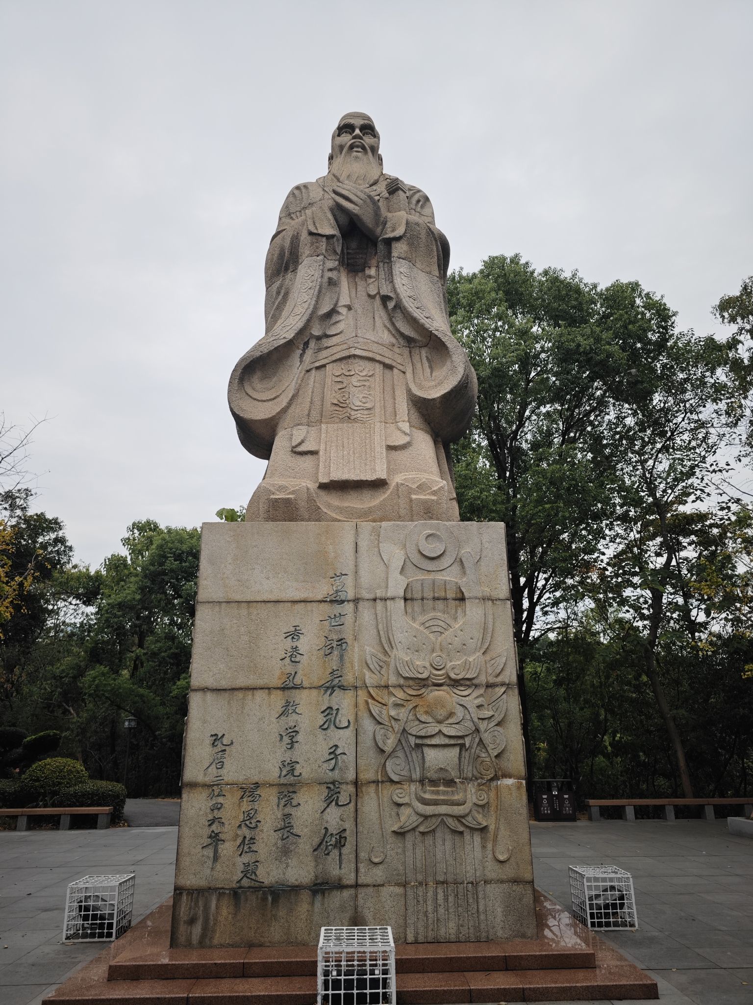 孔圣广场旅行图片 1
