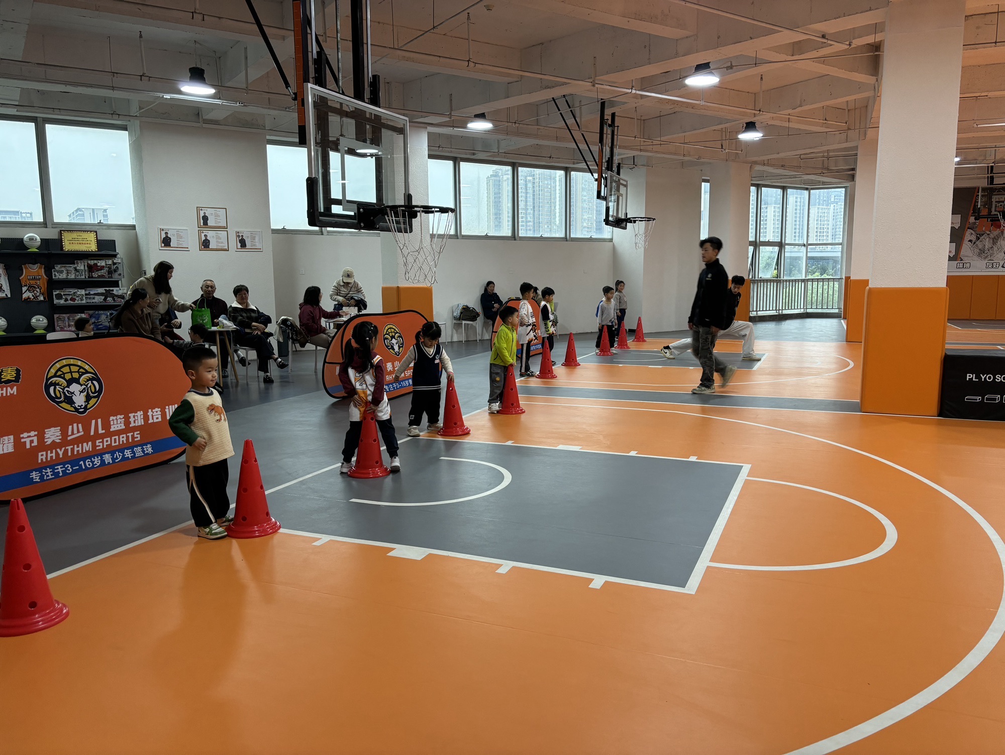 场地封面-成都市·逐耀节奏少儿篮球馆