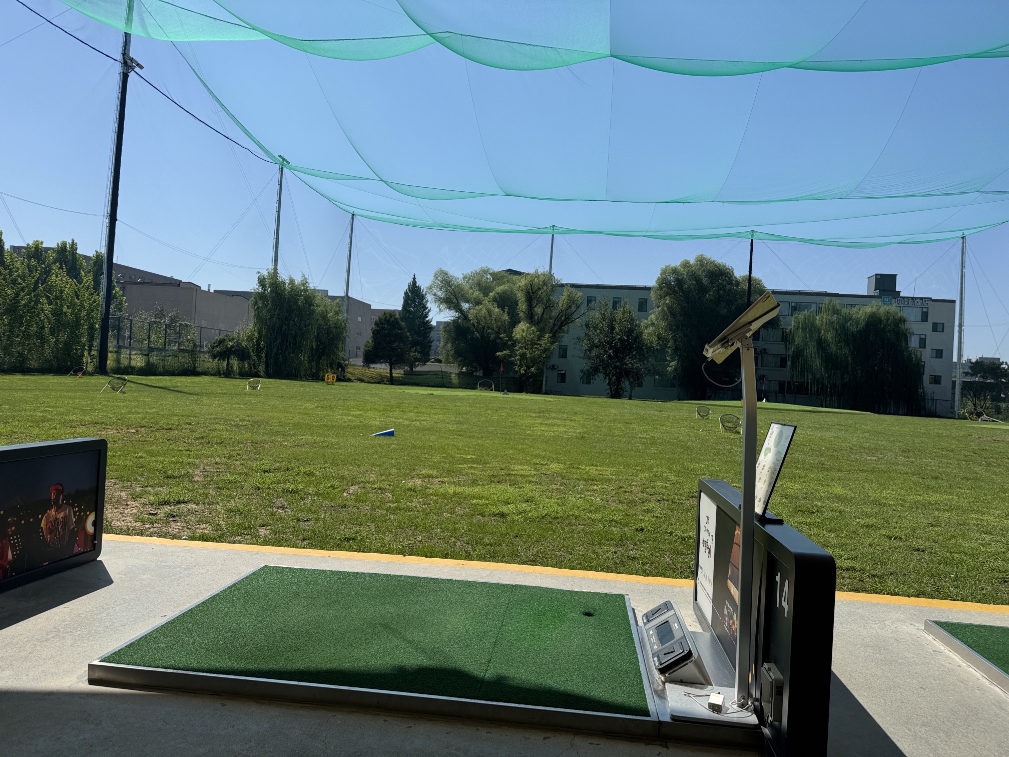 场地封面-地图之外鹰石高尔夫练习场