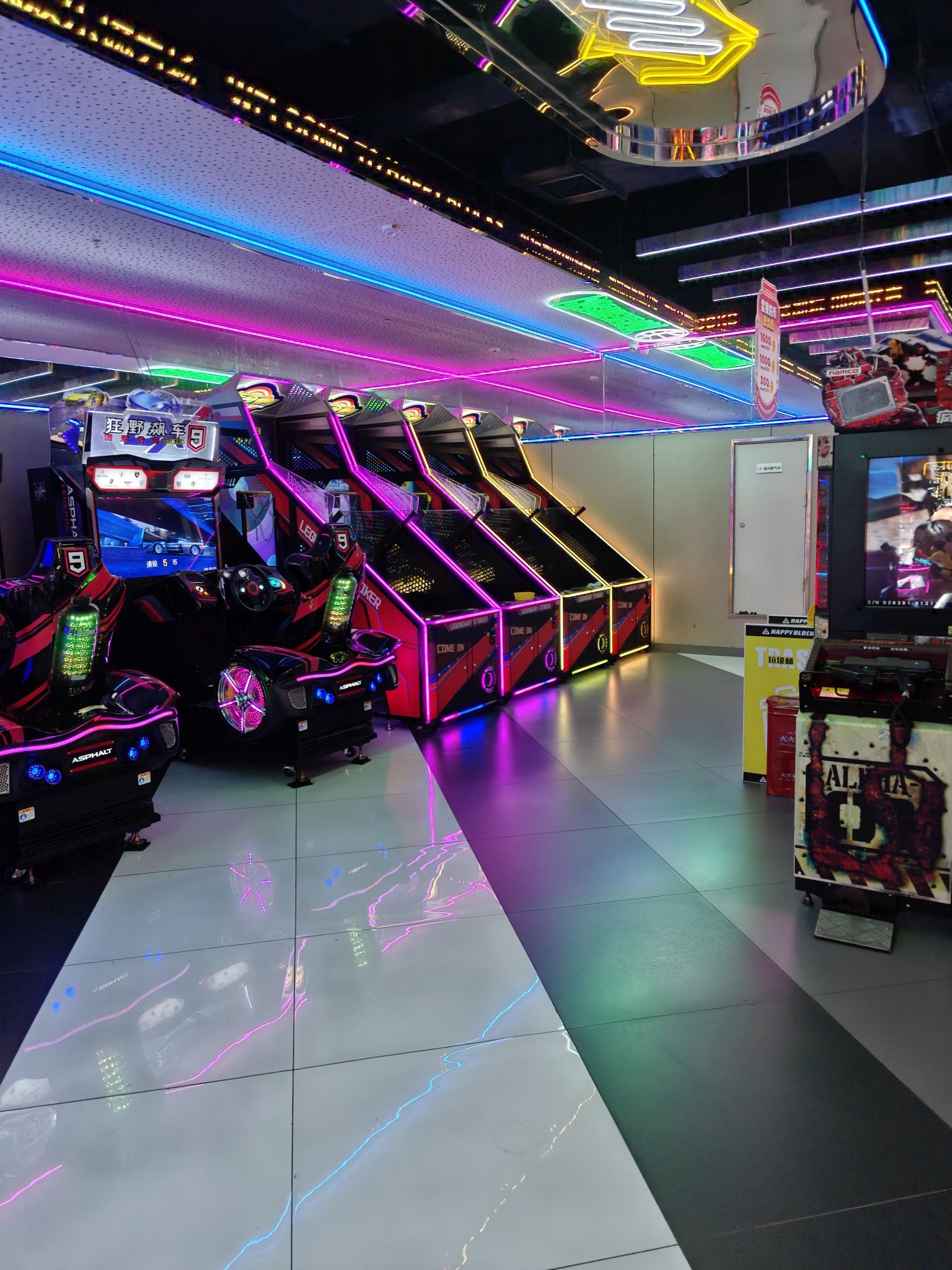 快乐街区动漫娱乐(桂林万象城店)