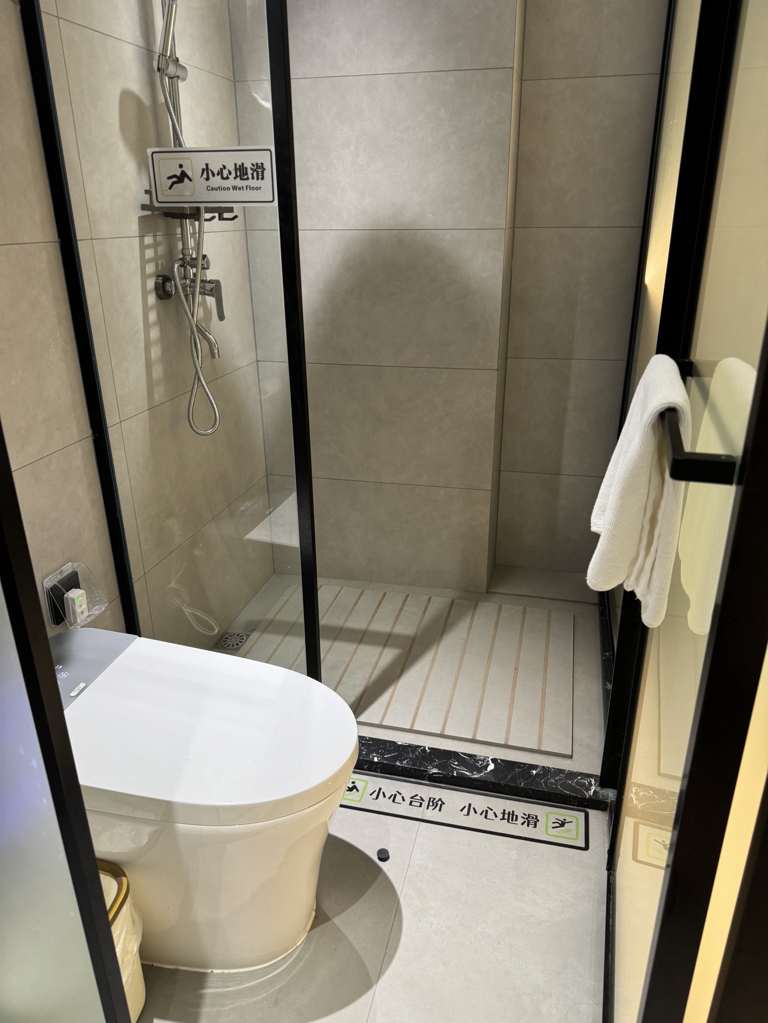 三亚至臻智能酒店(凤凰机场店)