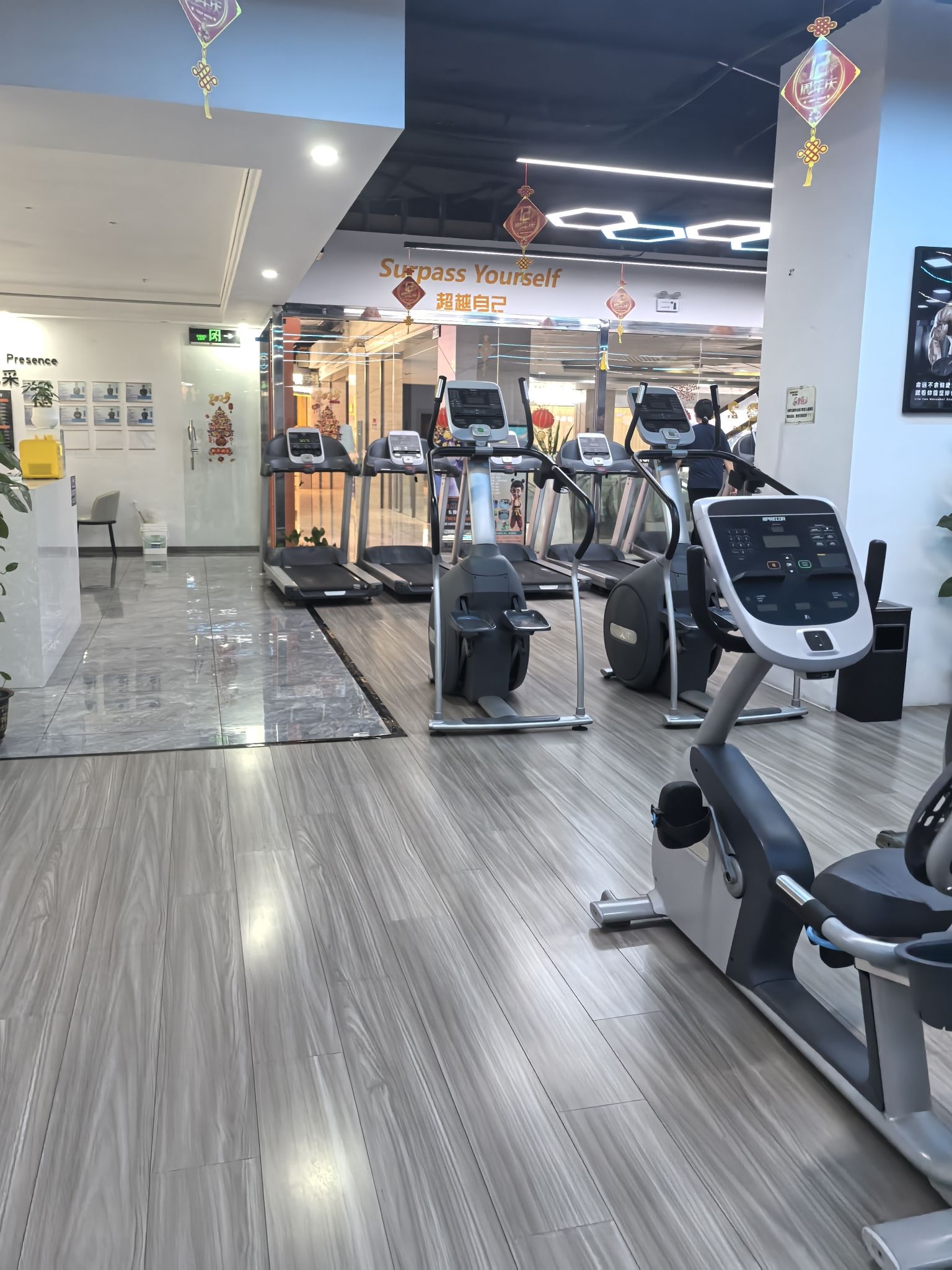 场地封面-卡摩仑健身(上海金山万达广场店)