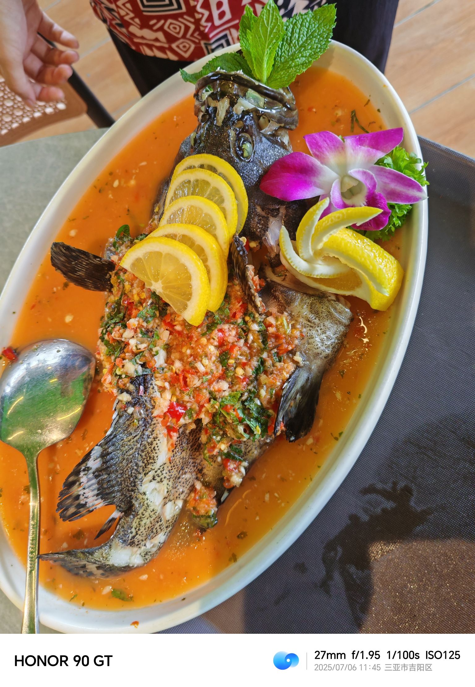 岛上椰林·东方烤乳猪·海鲜餐厅(亚龙湾店)