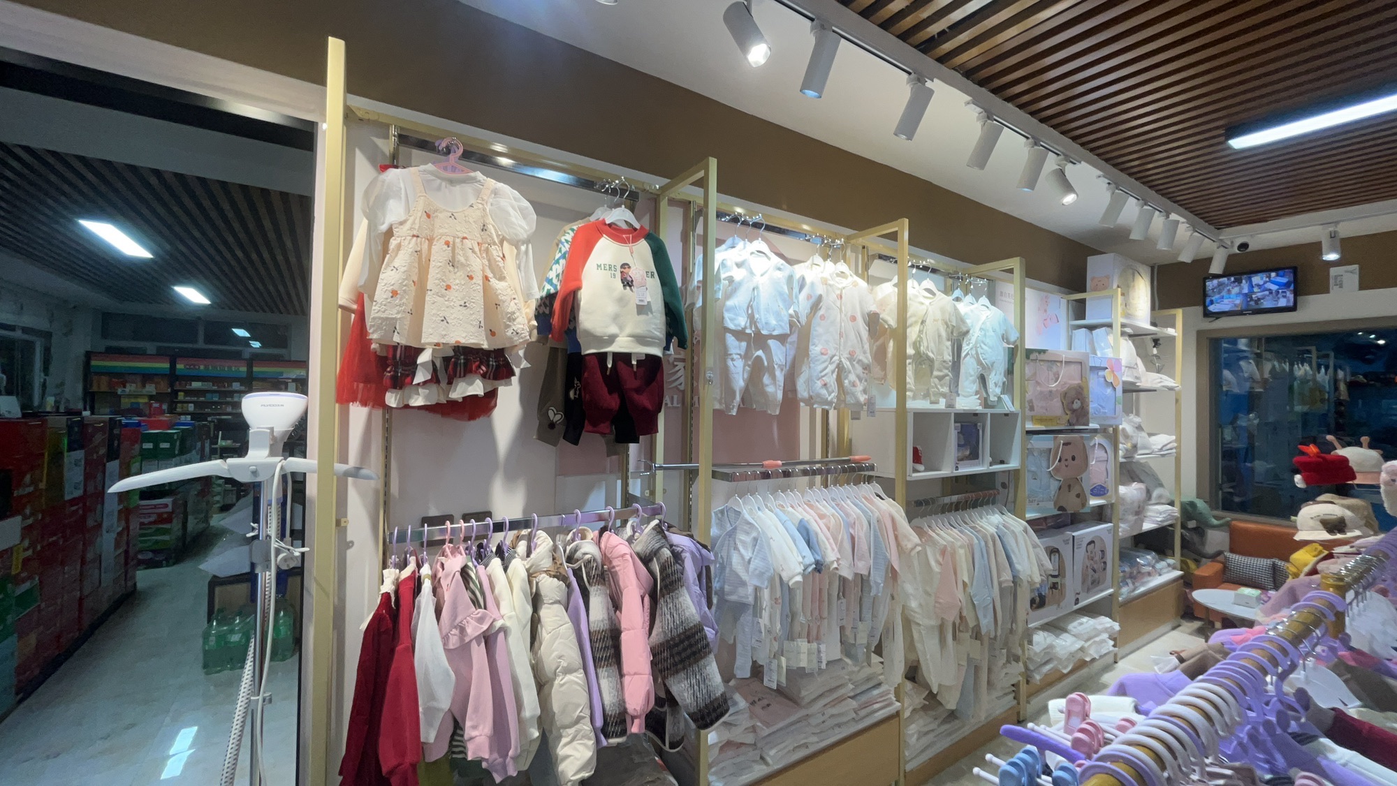 皇家孕婴母婴生活馆(民乐店)