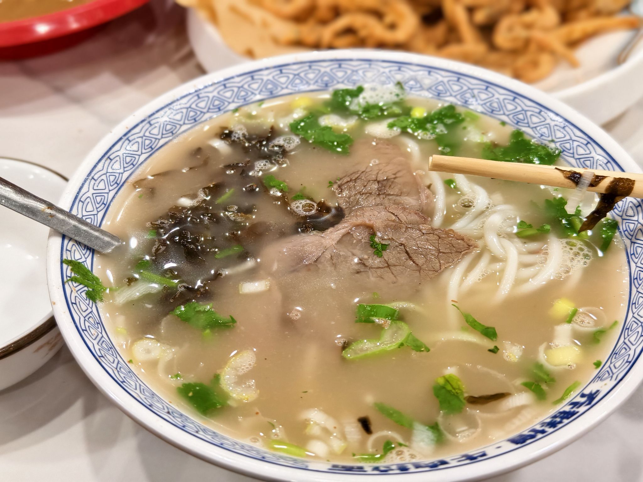 小江瓦罐米线包子烧烤内部环境