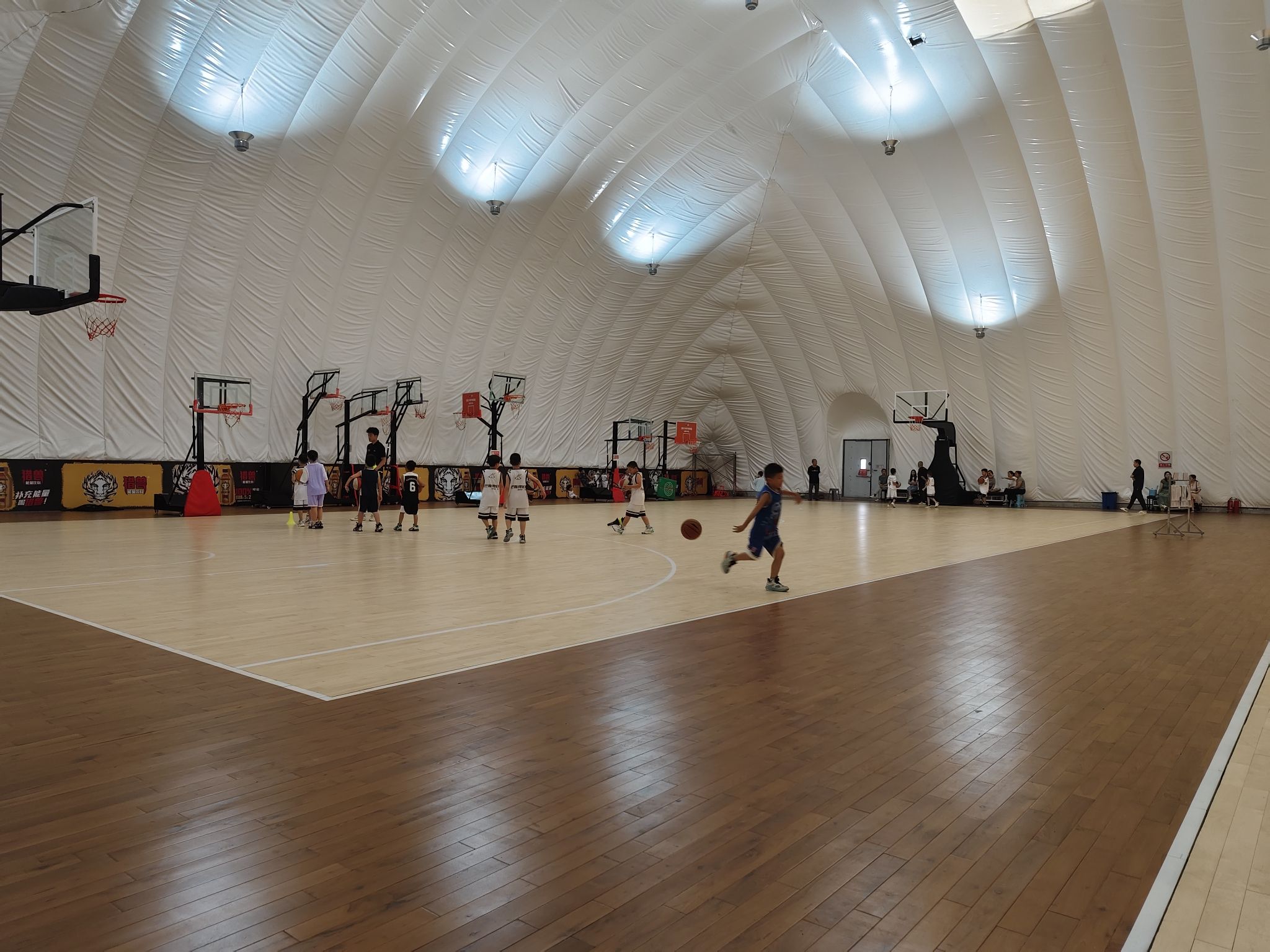 场地封面-巴斯得伯篮球馆