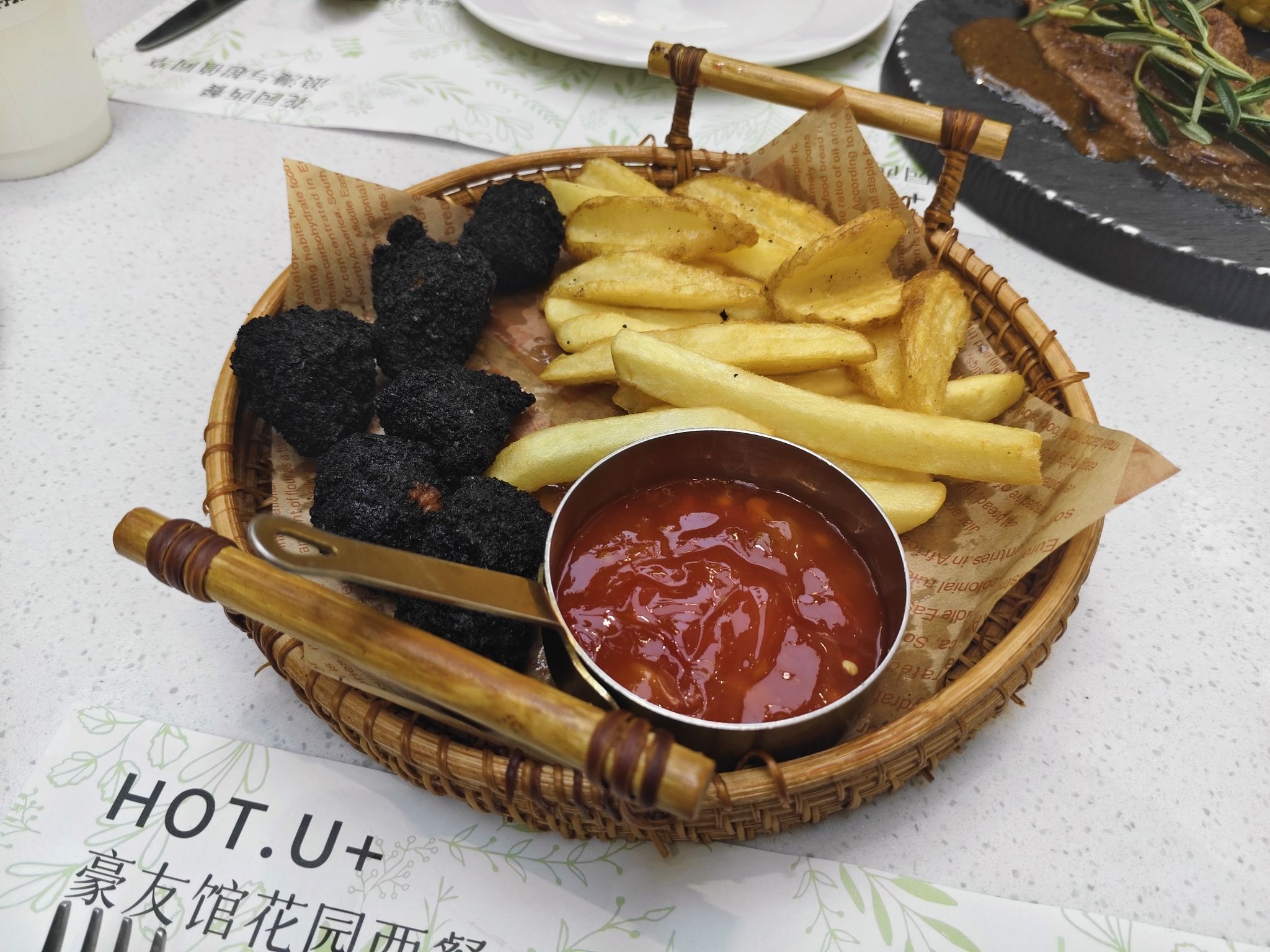 HOT.U 豪友馆花园餐厅(济南弘阳广场店)