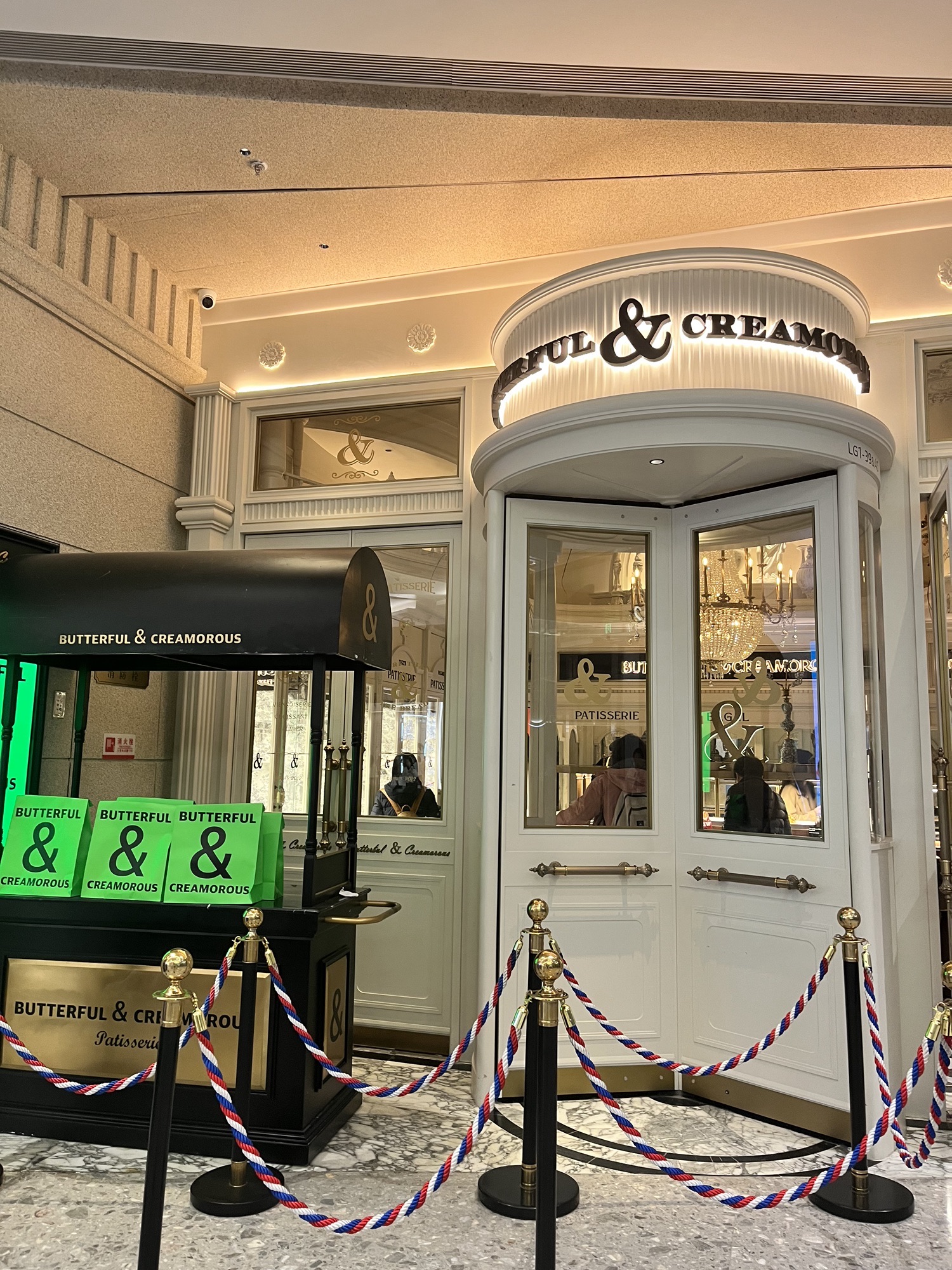 BUTTERFUL&CREAMOROUS 黄油与面包(南京ifc店)