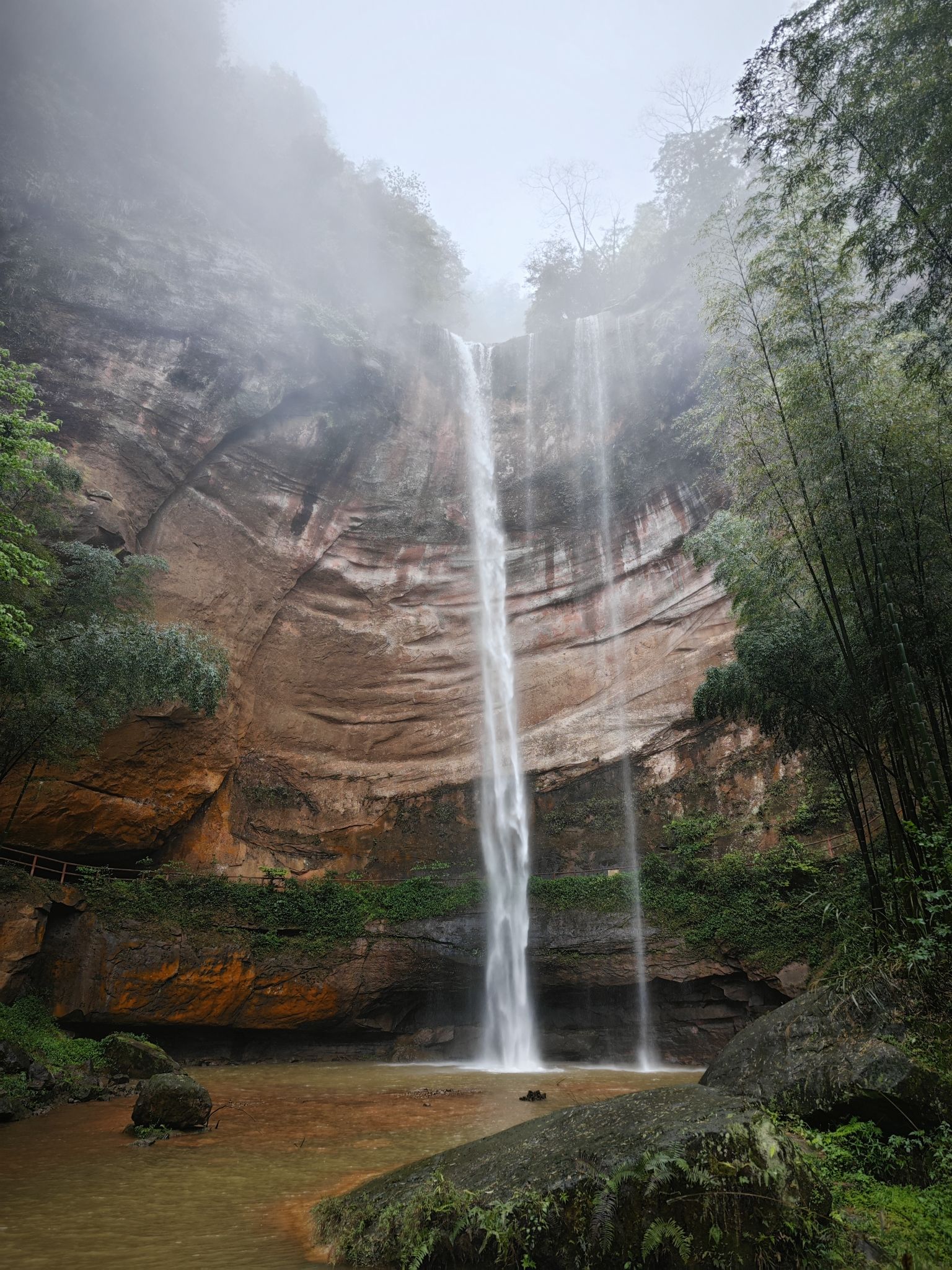 锅圈岩瀑布旅行图片 3