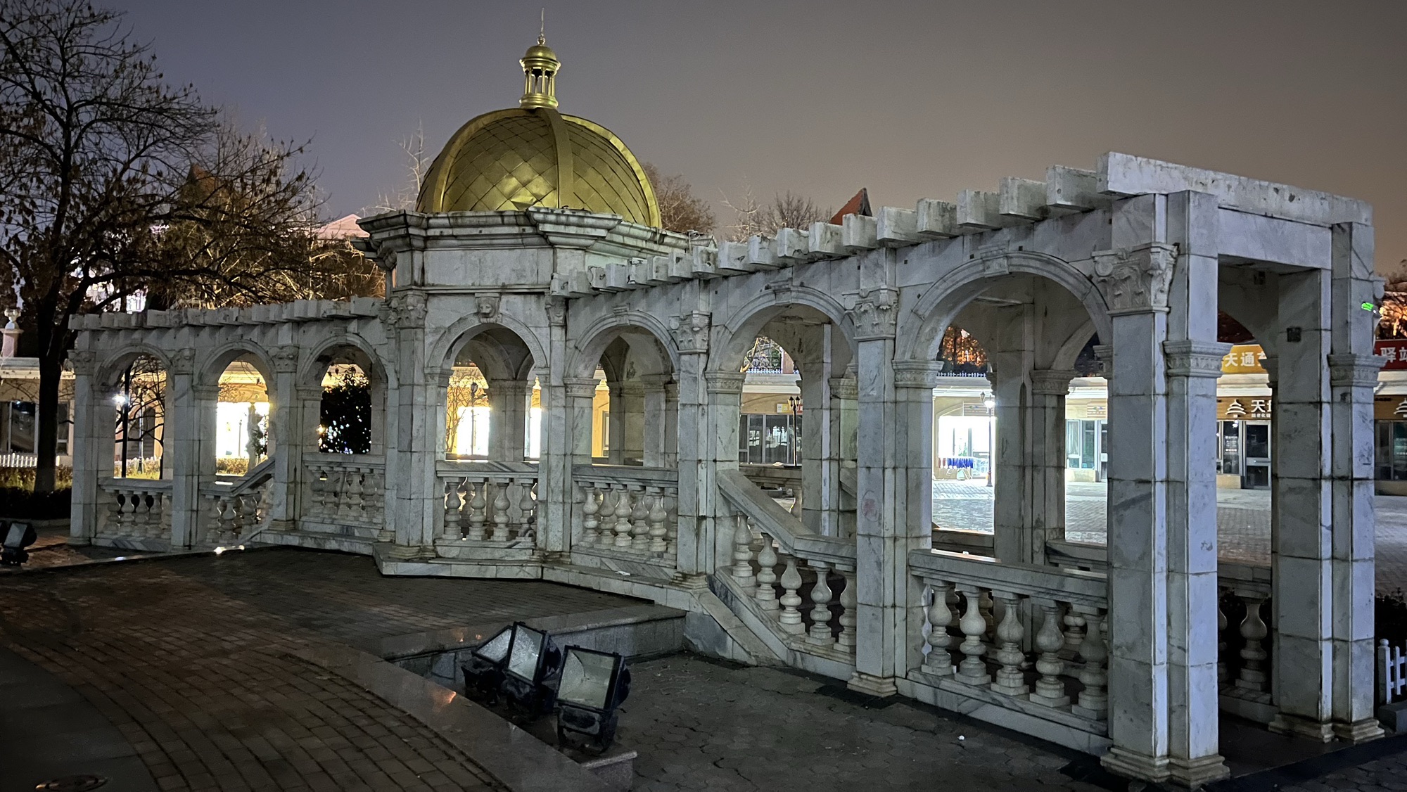 天通苑街心花园下沉广场 - 来广营乡便民圈栖邻生活圈风景名胜服务点实景照片