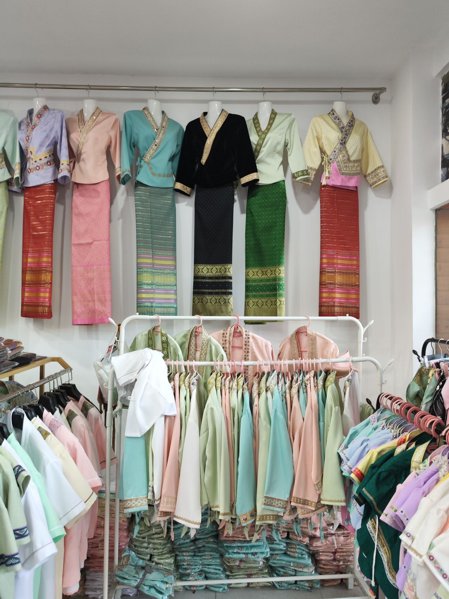 小蛮腰傣装服饰店