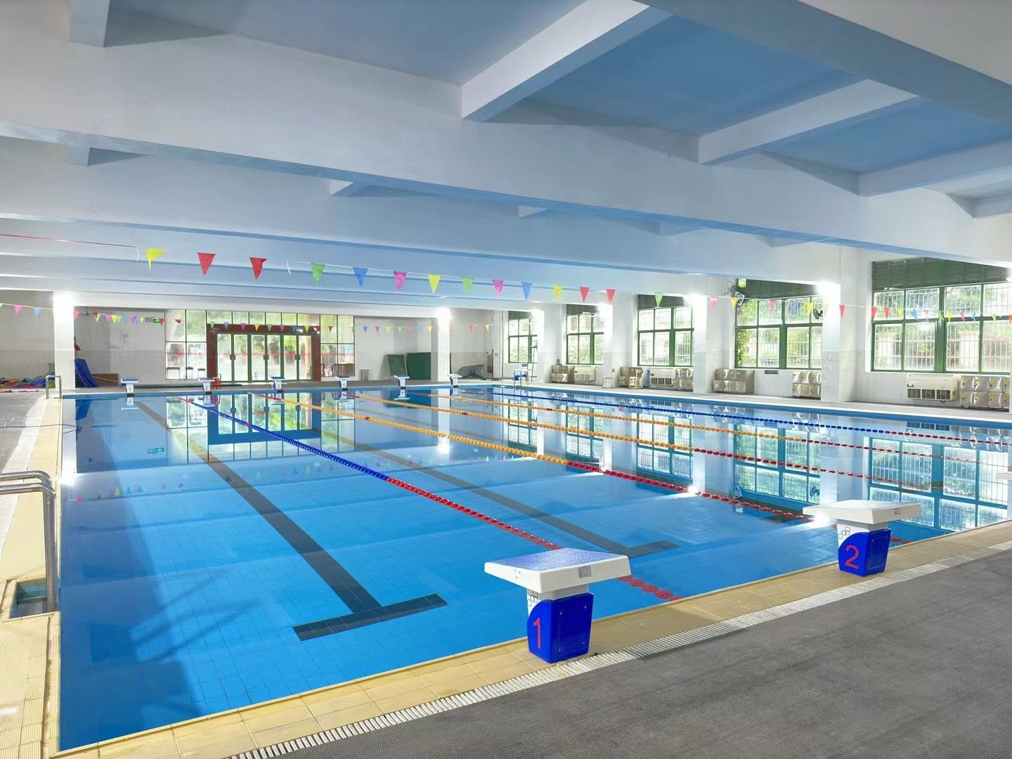 场地封面-飞乐体育室内恒温游泳馆(美华校区)