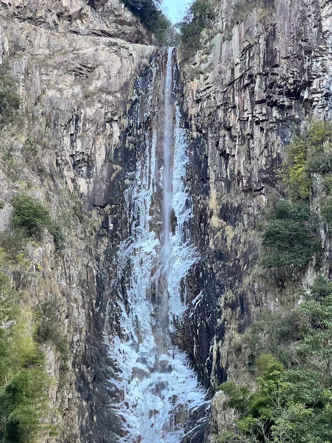 永嘉县鹤盛镇岩峰村碏头瀑布旅行图片 2