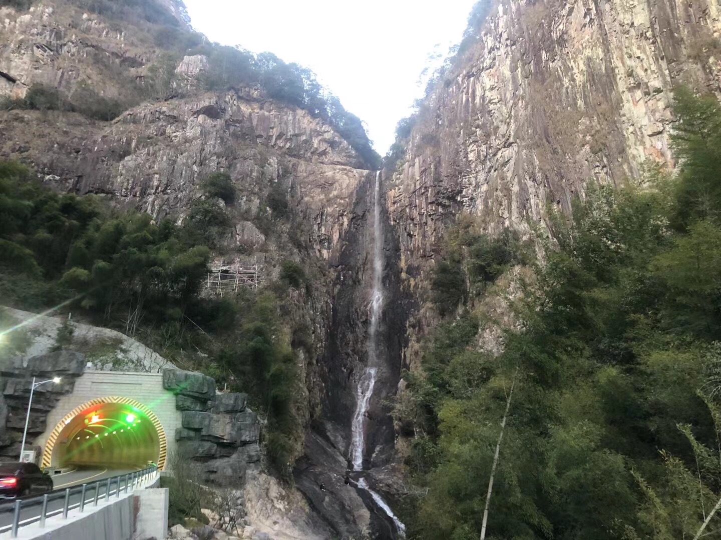 永嘉县鹤盛镇岩峰村碏头瀑布旅行图片 2