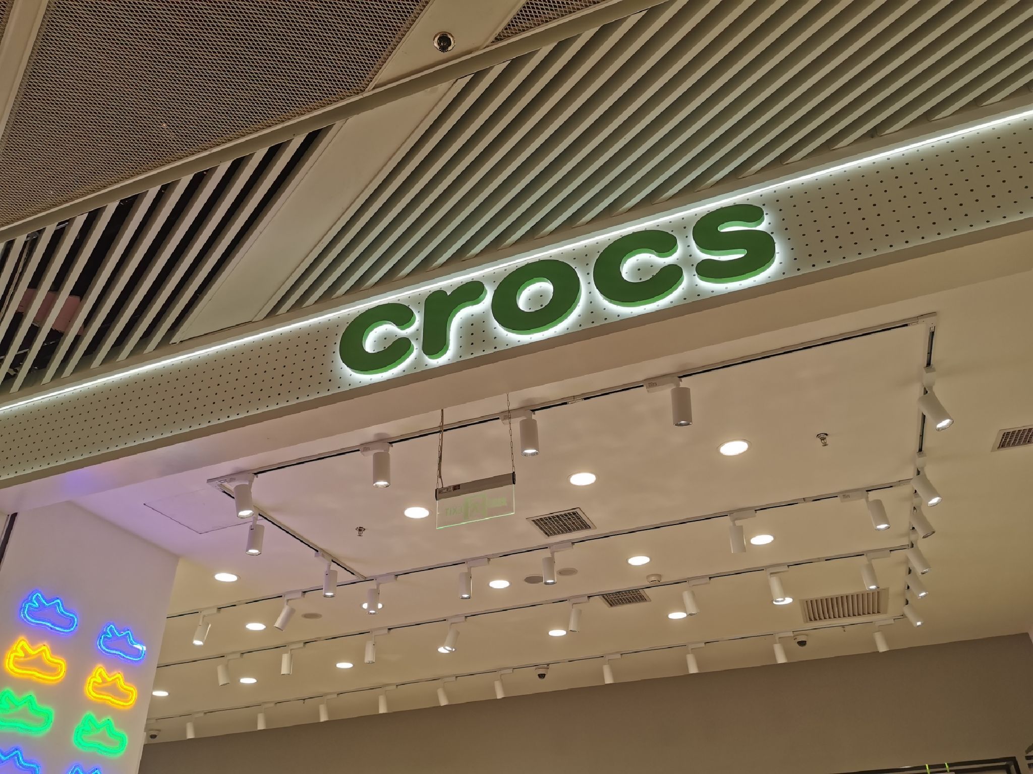 北京超极合生汇Crocs