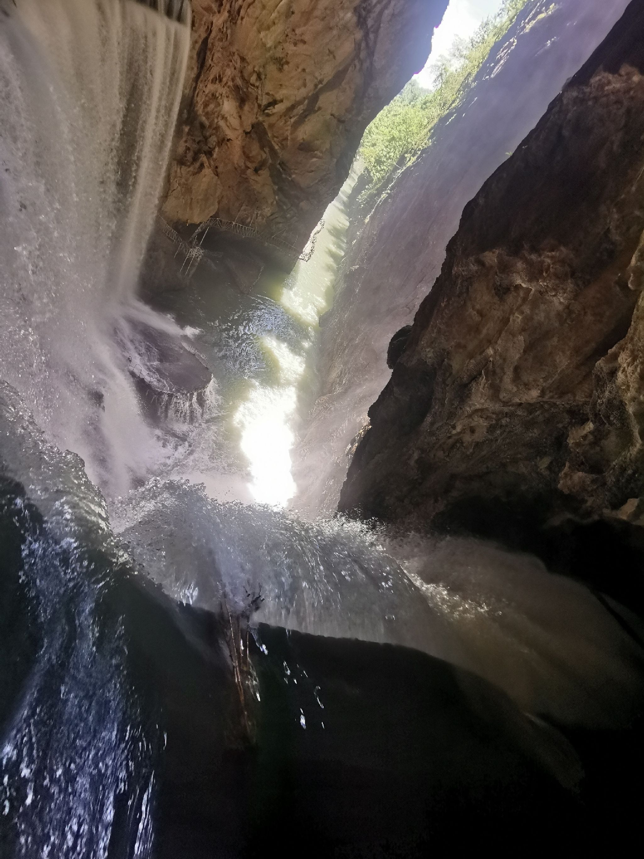 锅圈岩瀑布景区旅行图片 1
