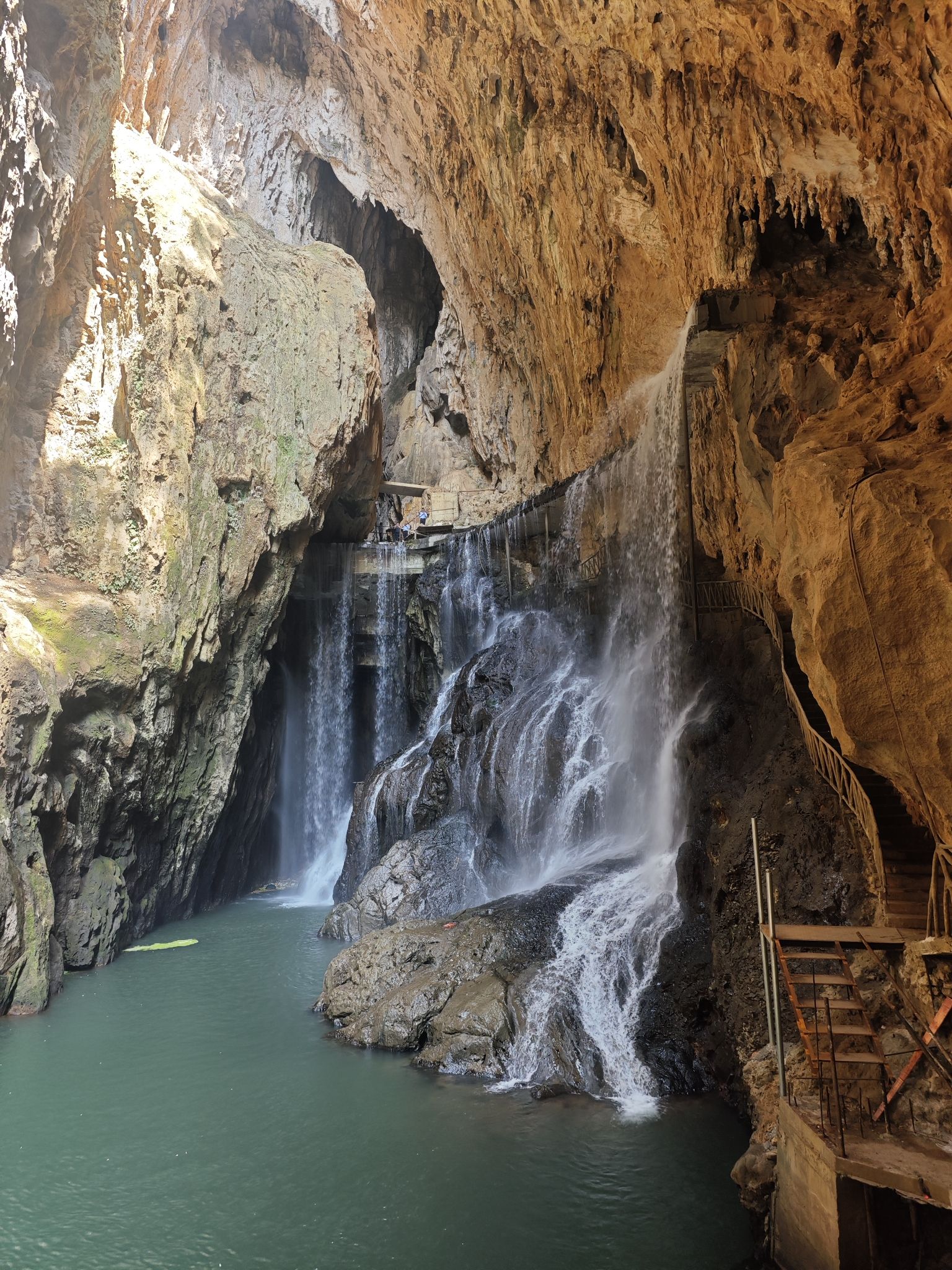 锅圈岩瀑布景区旅行图片 1