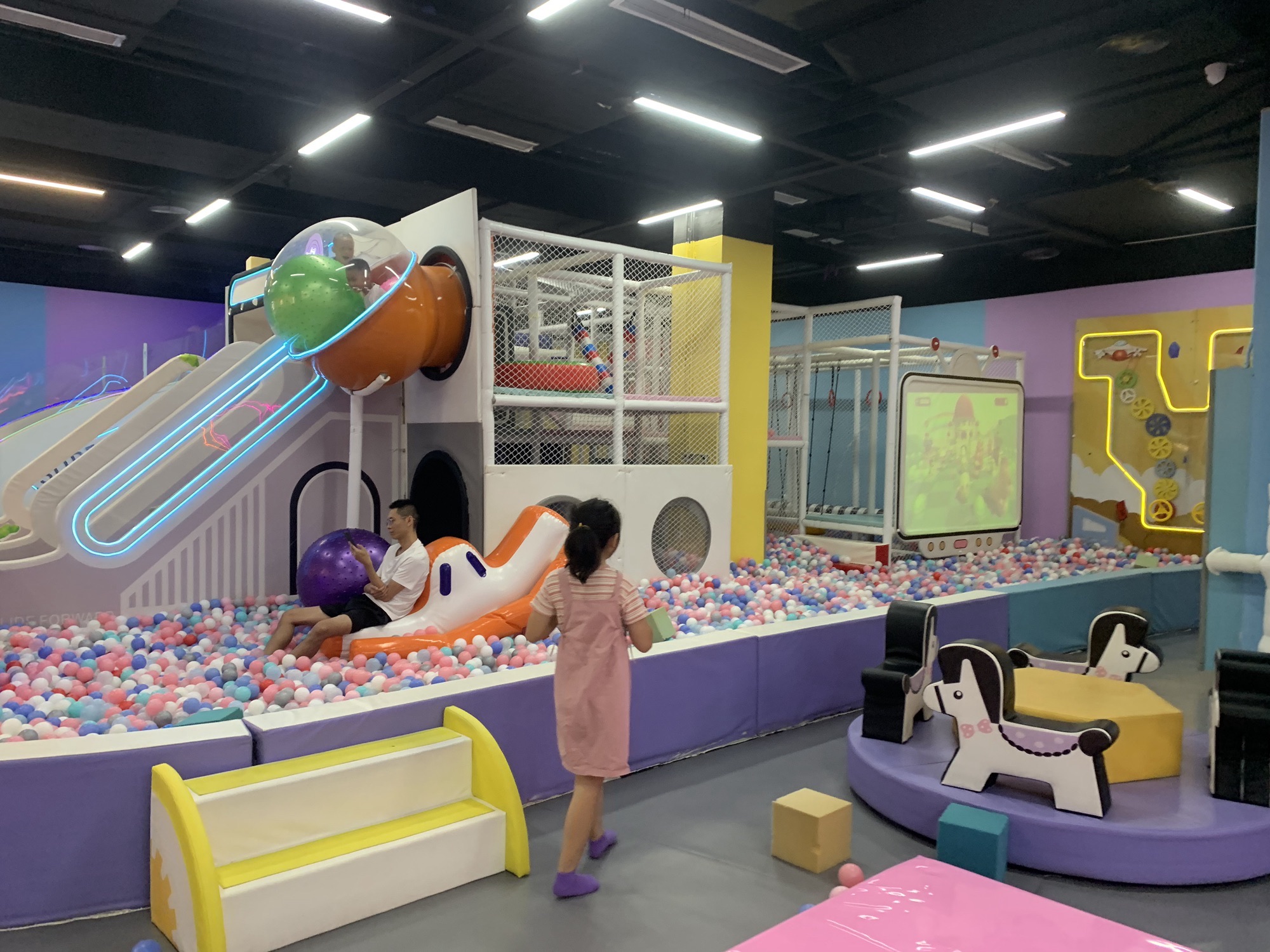 场地封面-爱心游乐园(观音桥店)