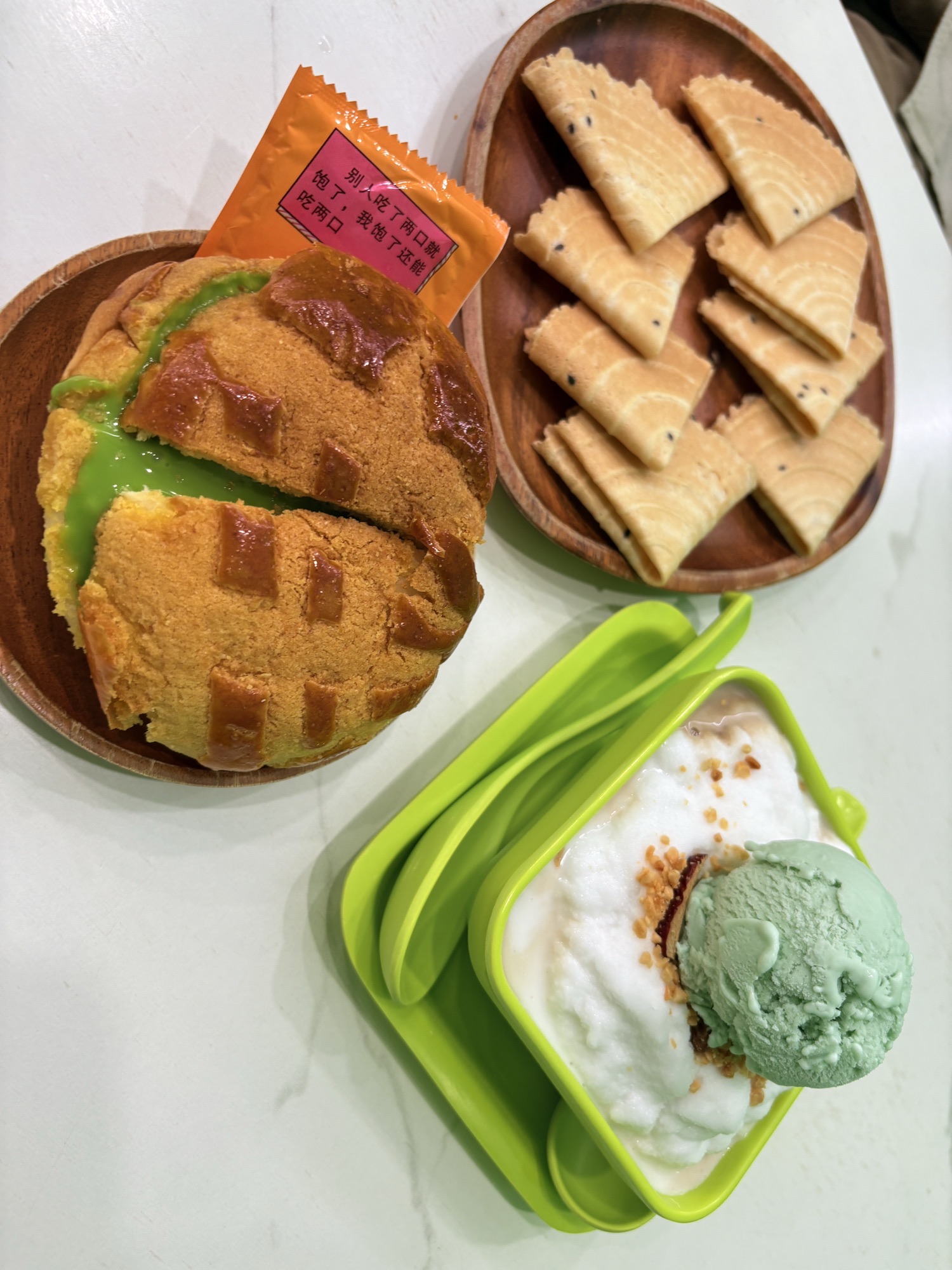 椰村长.冰激凌清补凉.斑斓菠萝包(小镇店)