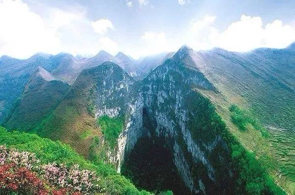 东孟天坑群旅行图片 1