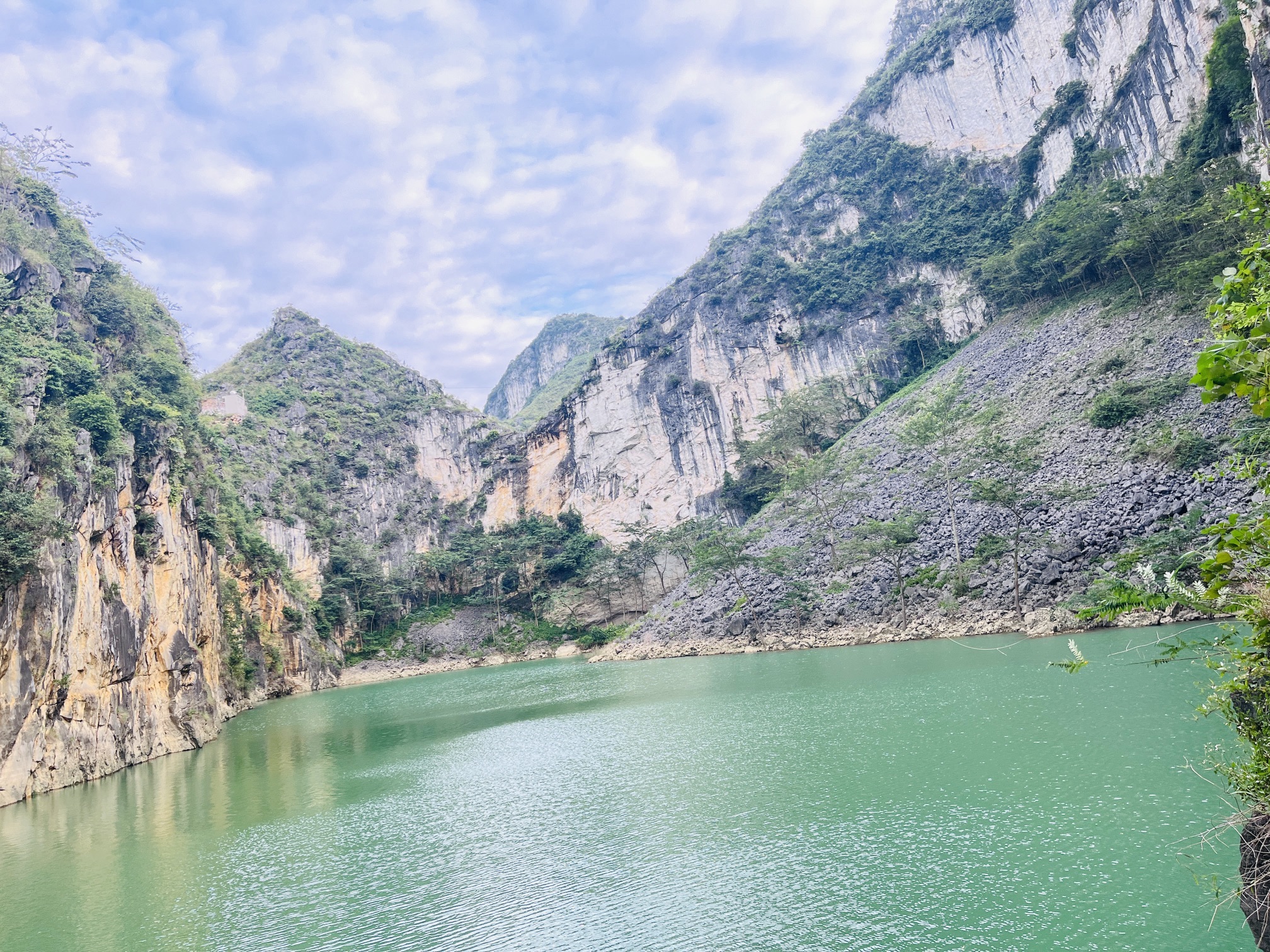 东孟天坑群旅行图片 1