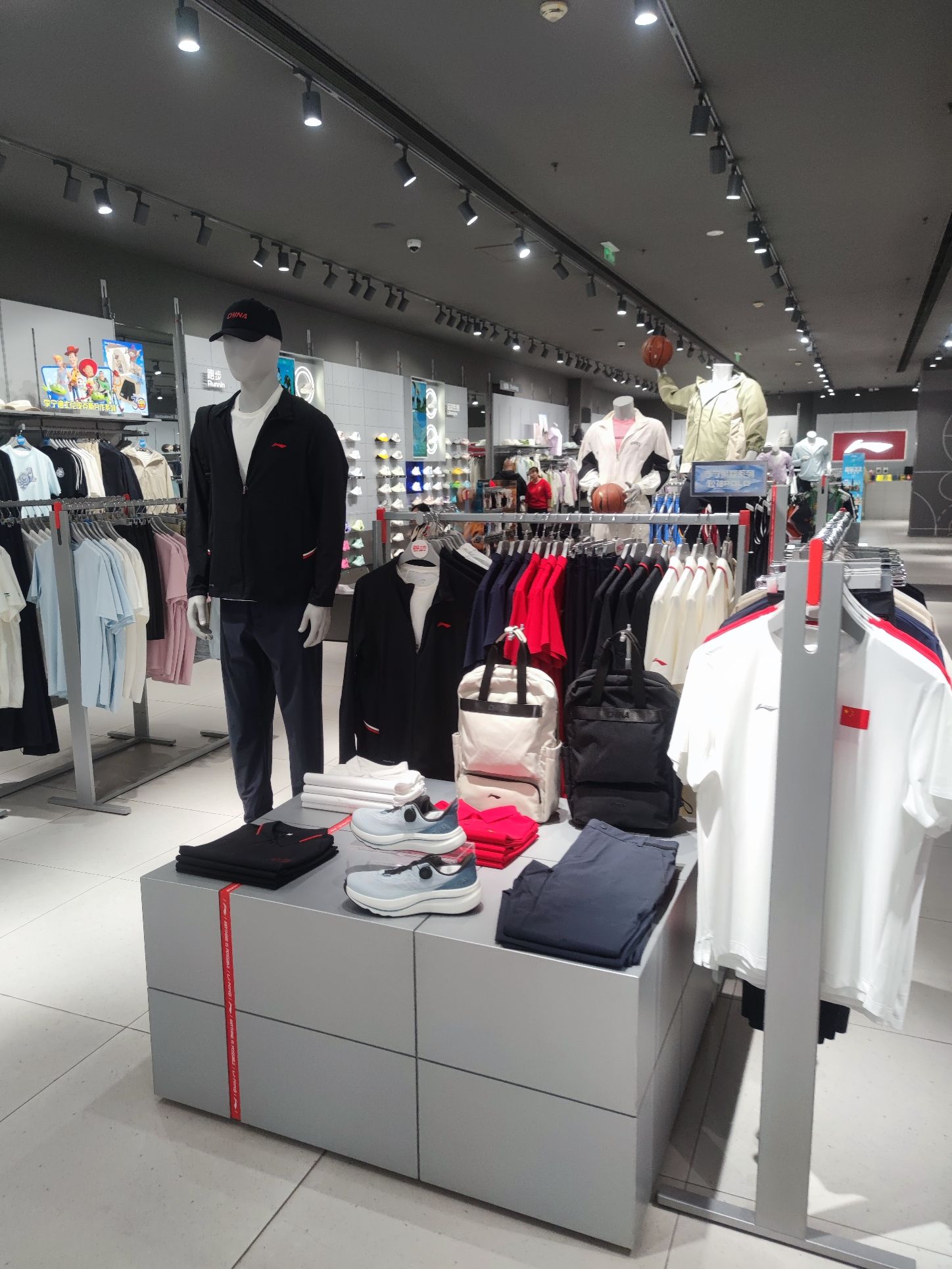 李宁(抚顺万达广场店)