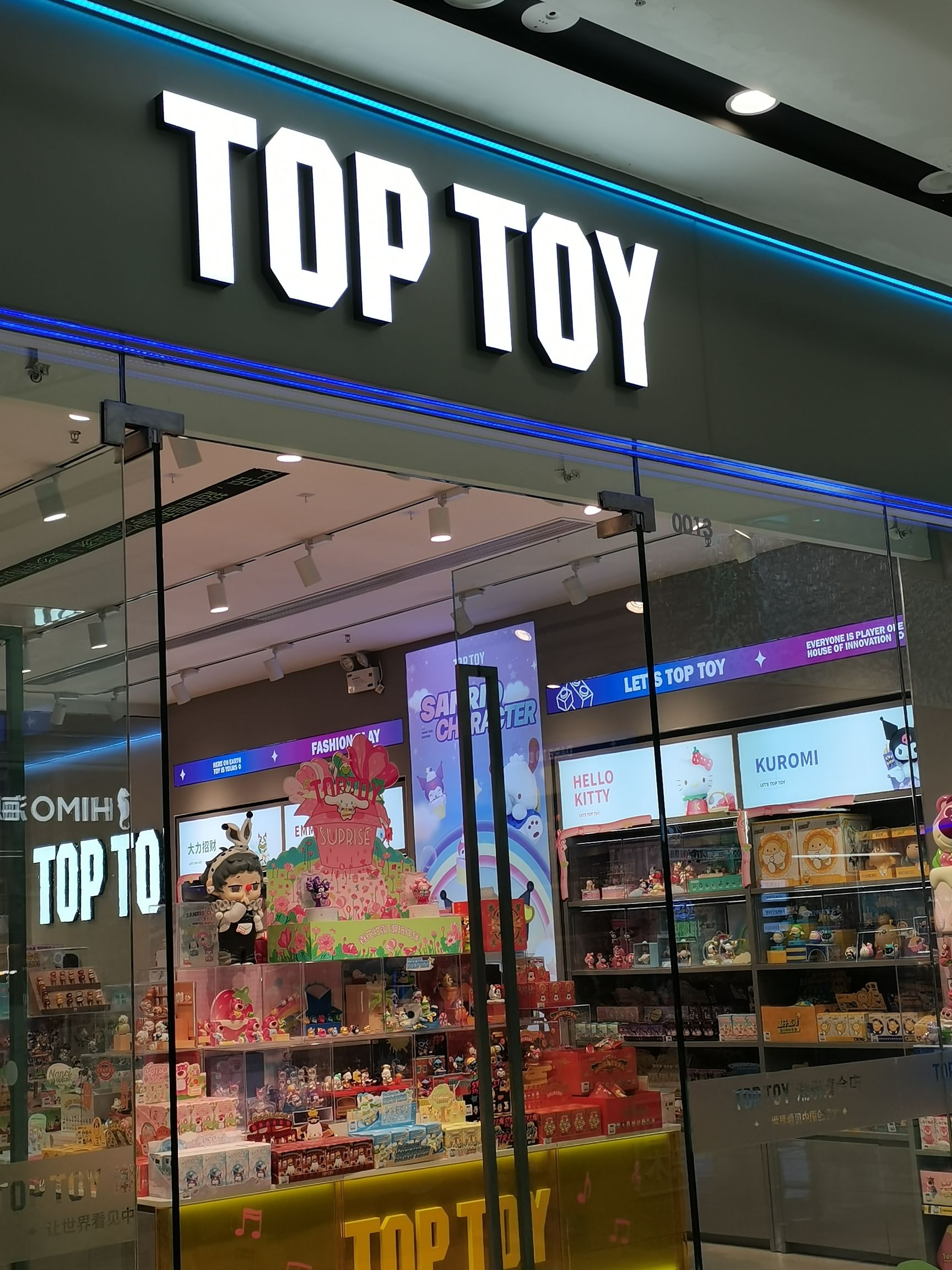 TOPTOY济南融创茂潮玩集合店