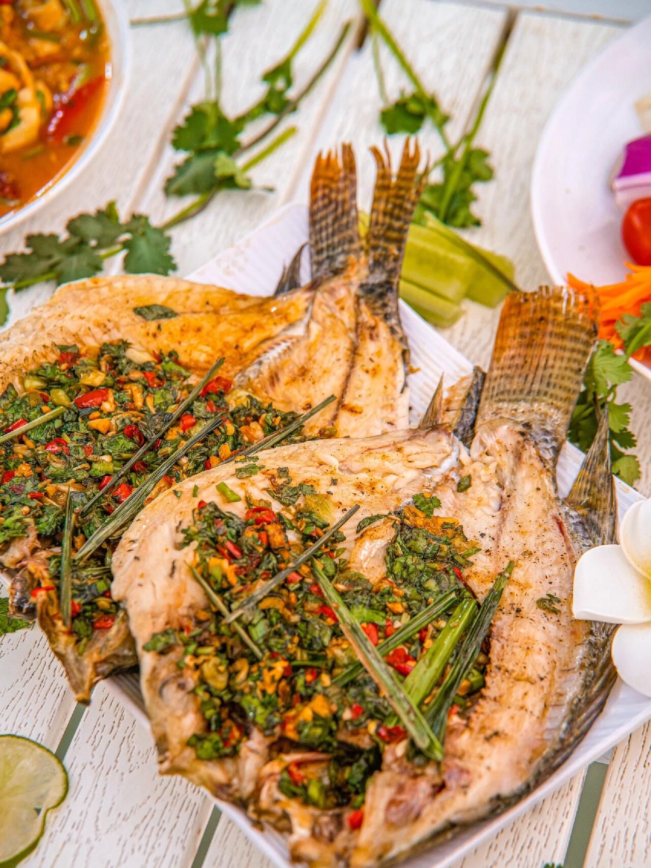 卷鼻象·孔雀宴手抓饭傣味·江景餐厅