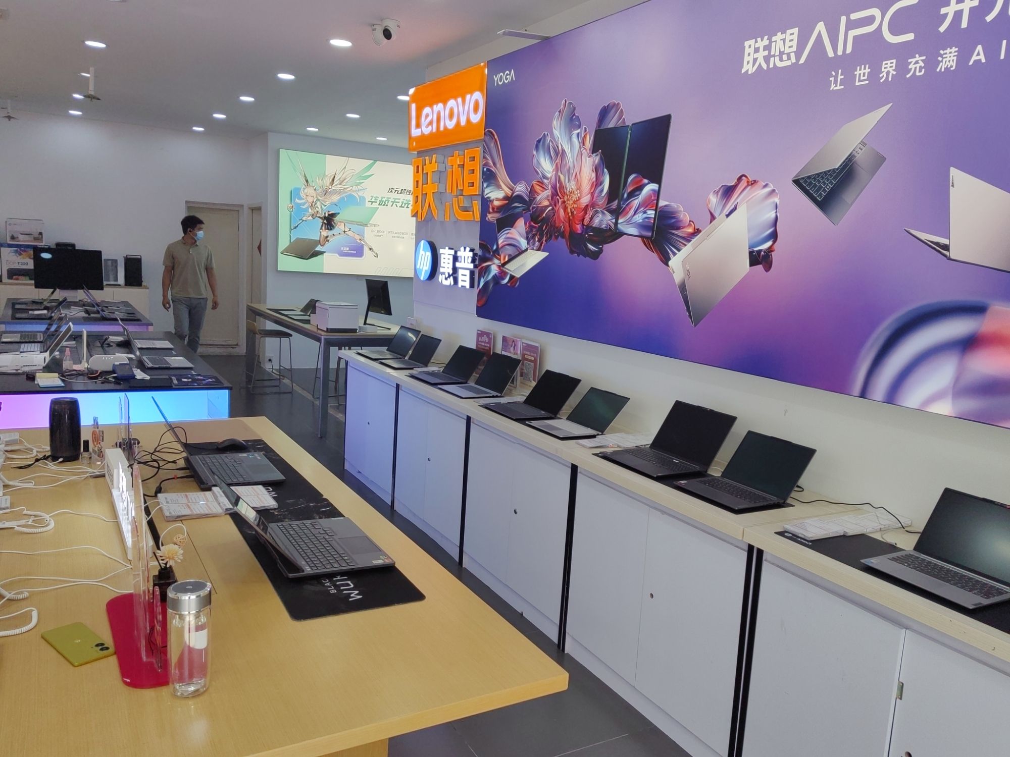 联想专卖店(信阳市民权路天润广场8号 楼A01)