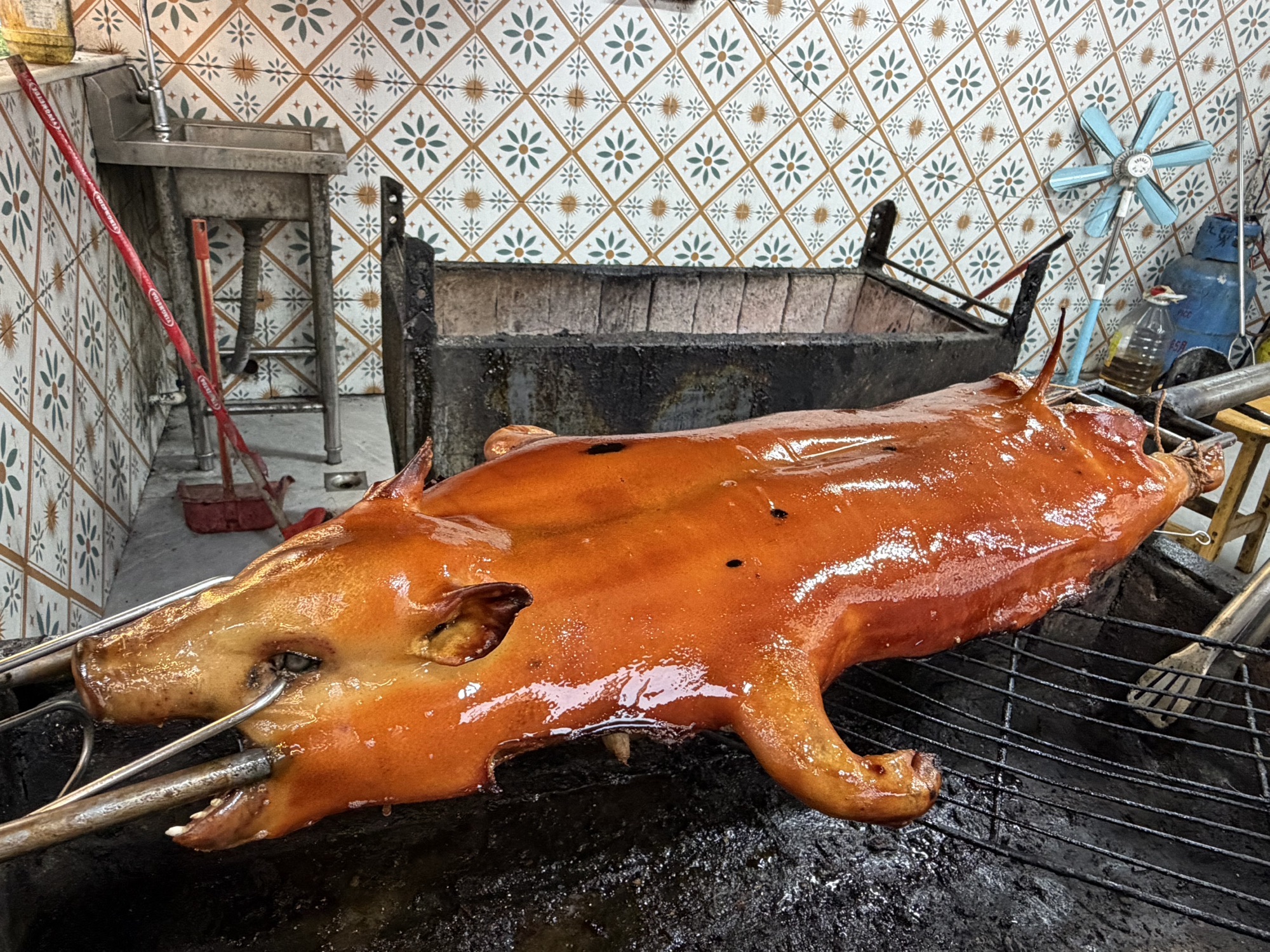 琼光蛋东方烤乳猪.海鲜私房菜(椰梦长廊店)