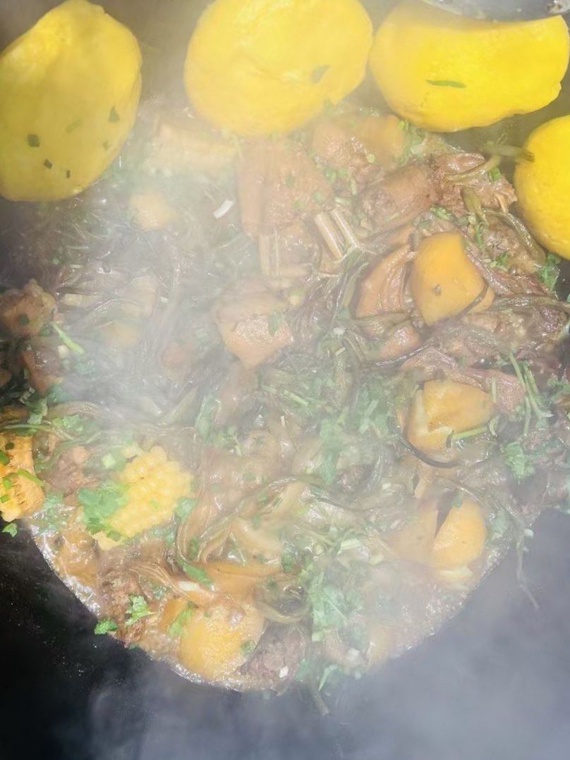 黑土风情铁锅炖(山南店)