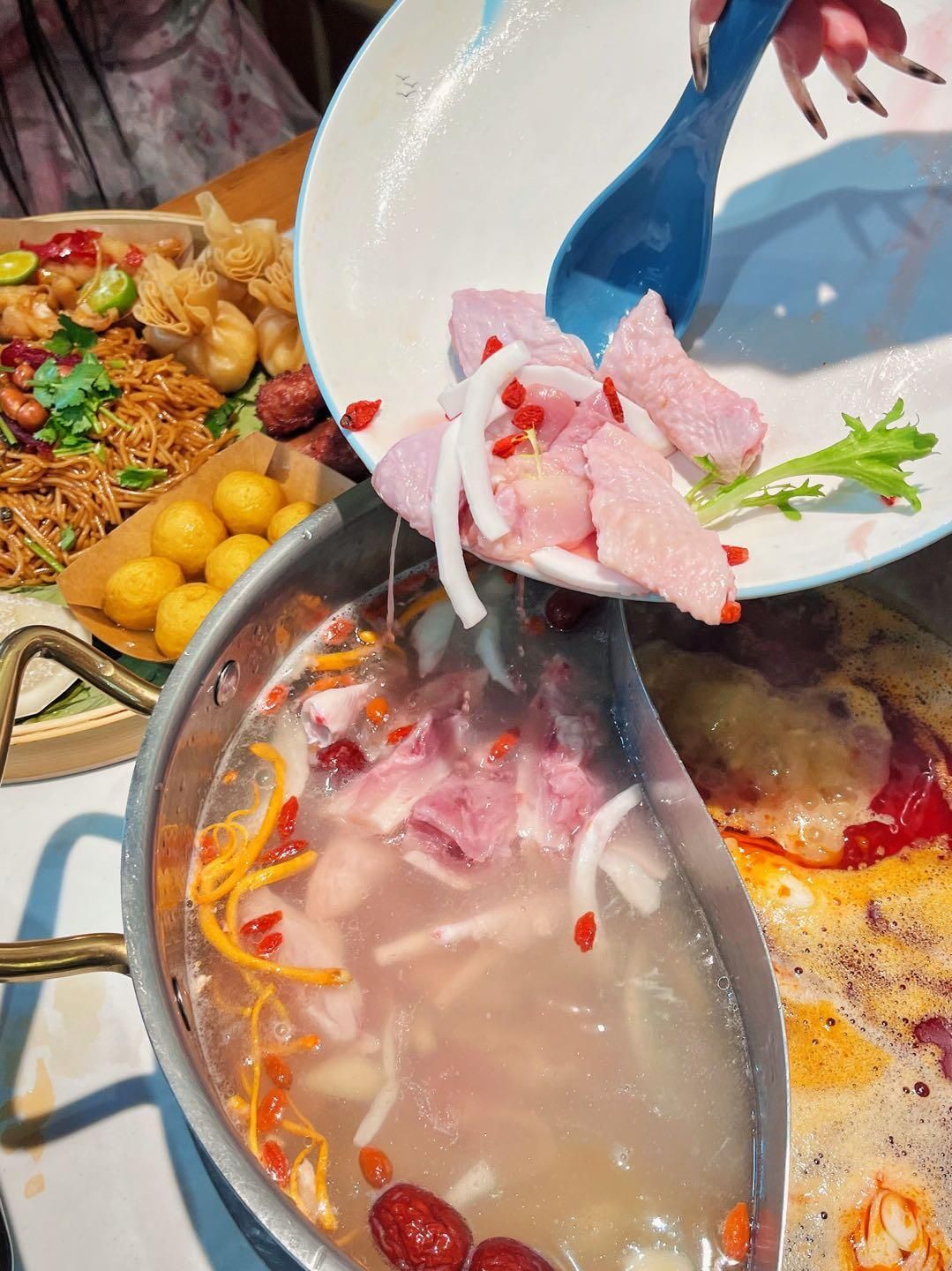 咩咩椰子鸡糟粕醋·老海南饭馆(大东海店)
