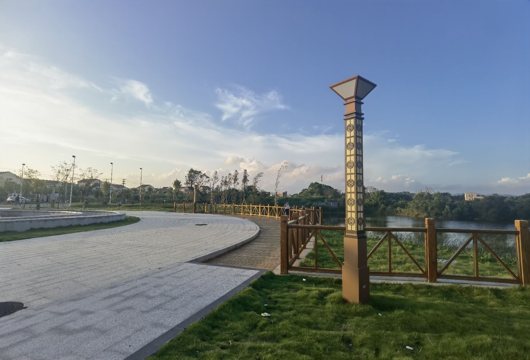 隆江文体广场旅行图片 1