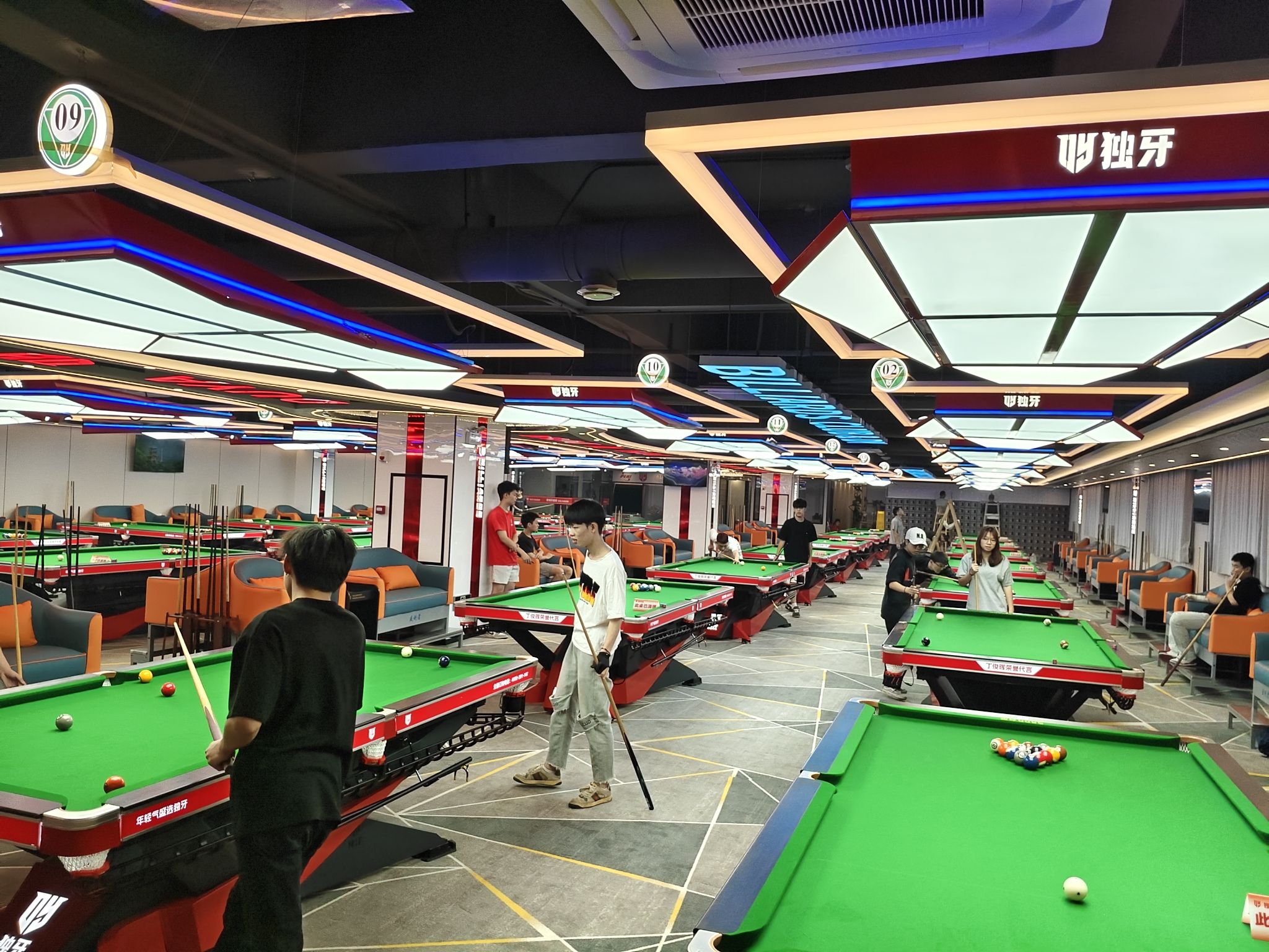 场地封面-独牙桌球(天河龙洞巨幕影城店)