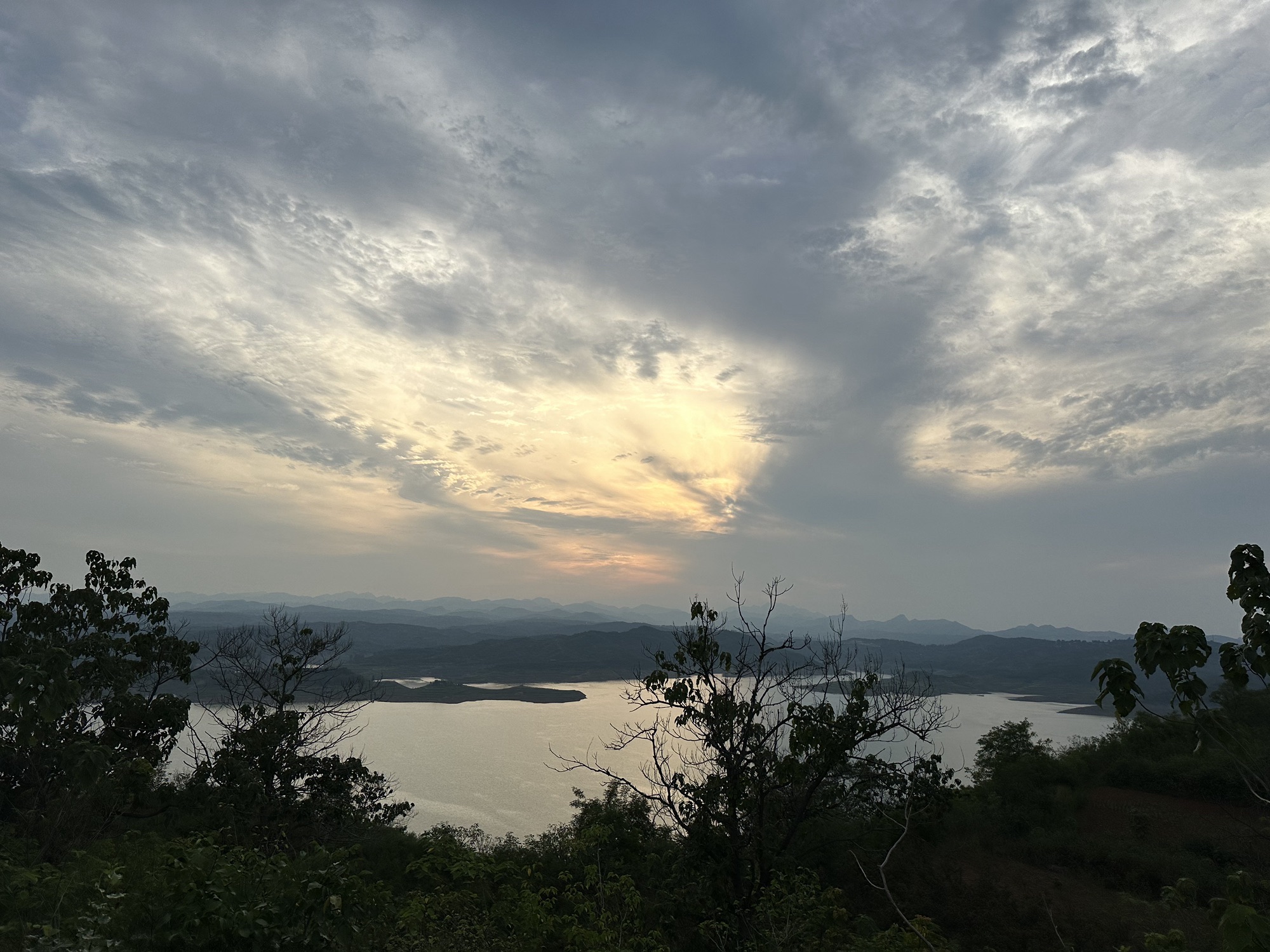 小浪底鹰嘴山二号观景台旅行图片 1