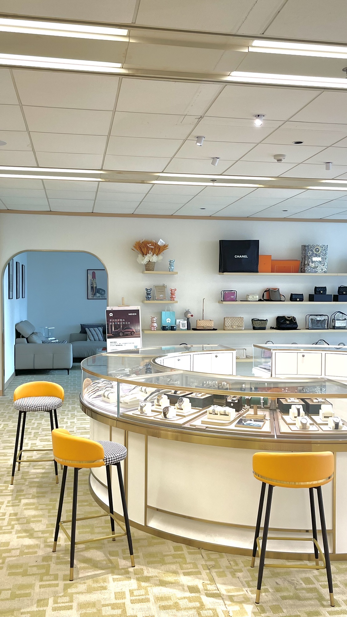 回首奢品&奢侈品黄金回收变现服务中心(华贸总店)