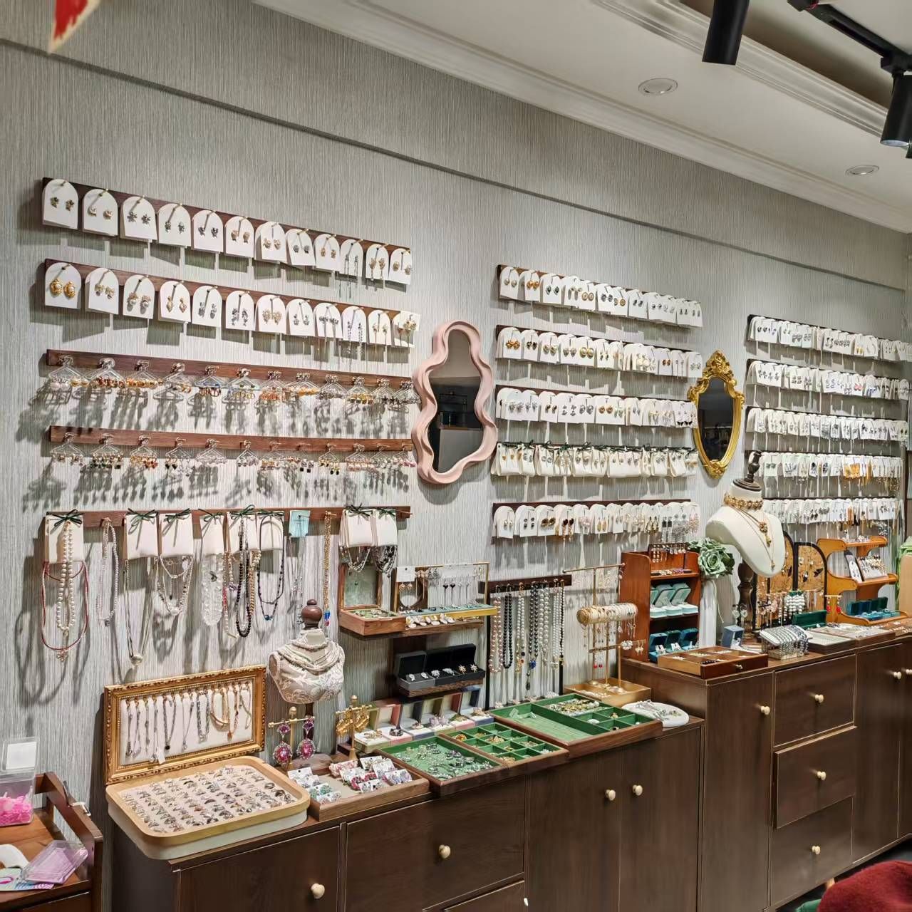 缘来饰妮饰品店