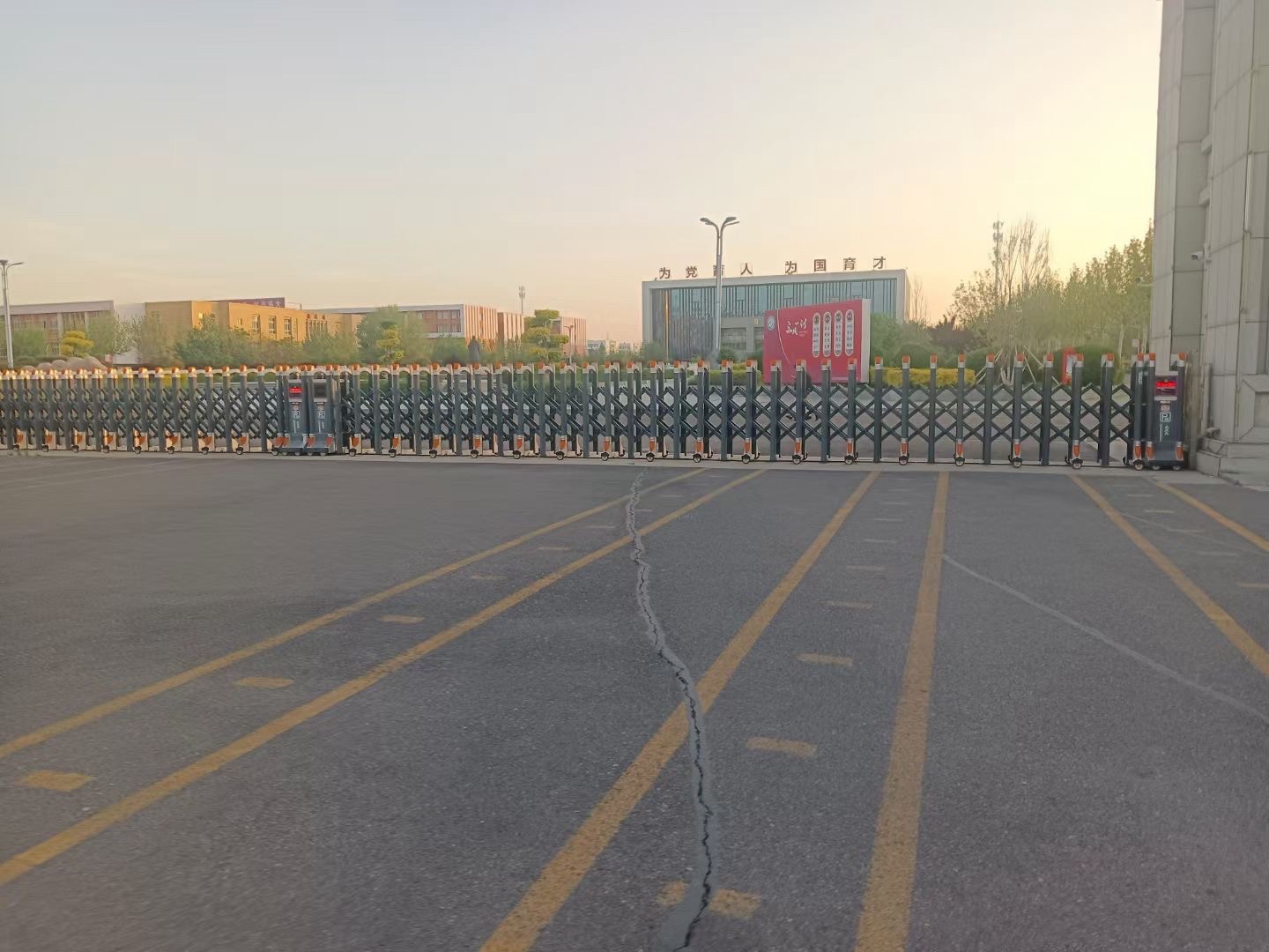 伊犁丝路职业学院