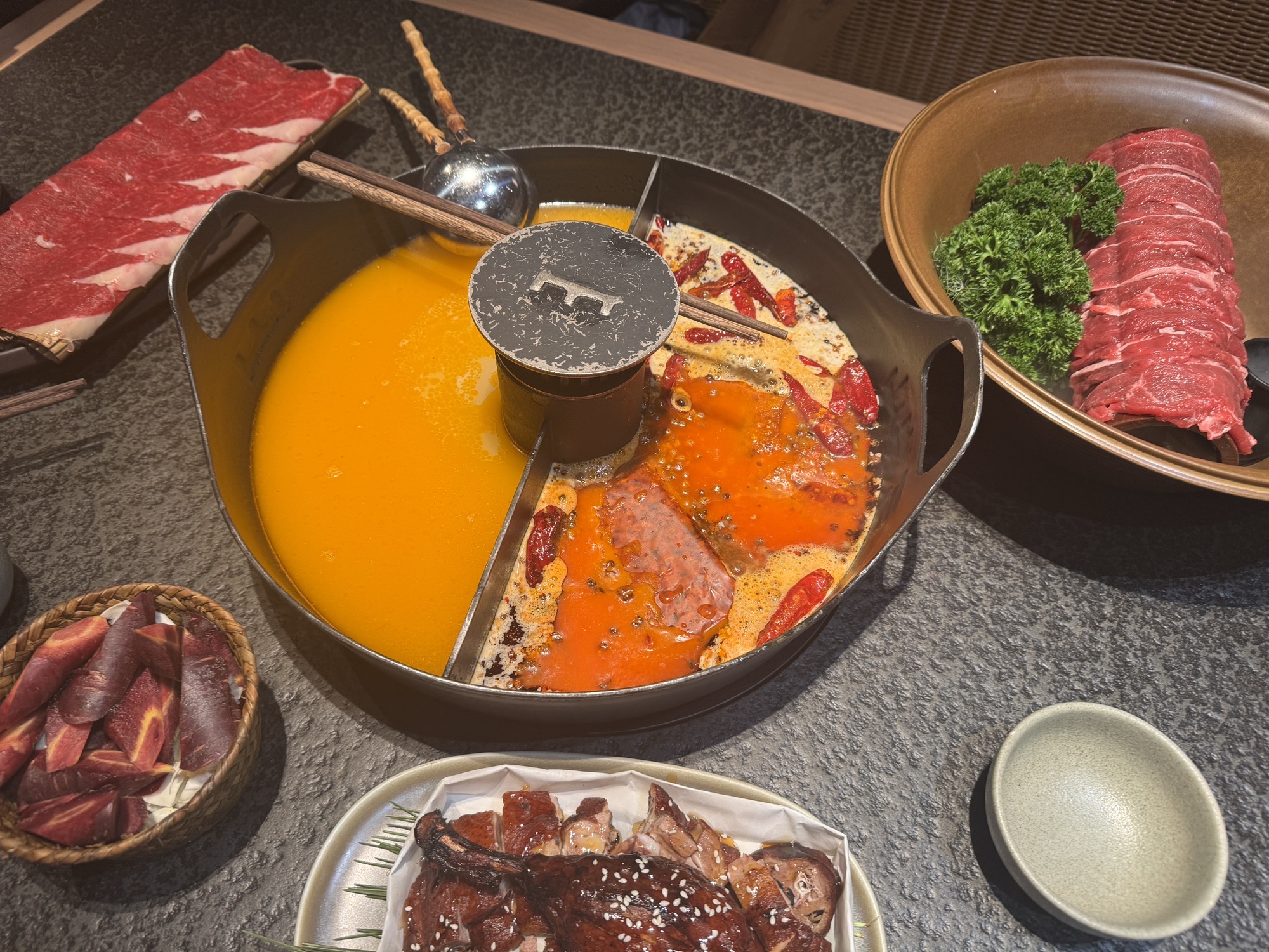 三出山火锅(滨江龙湖天街店)