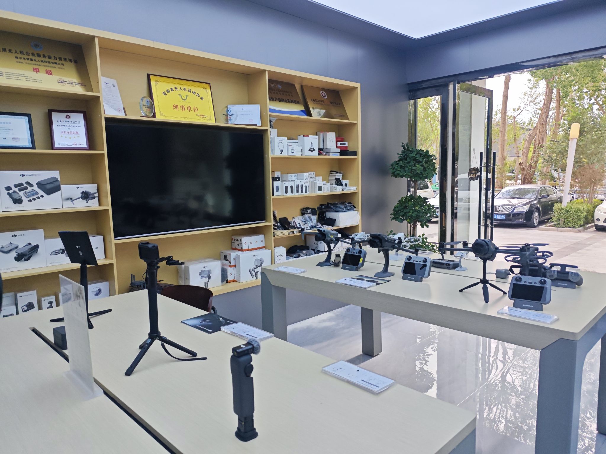 DJI大疆无人机店(昆仑中路玉玲珑大厦店)