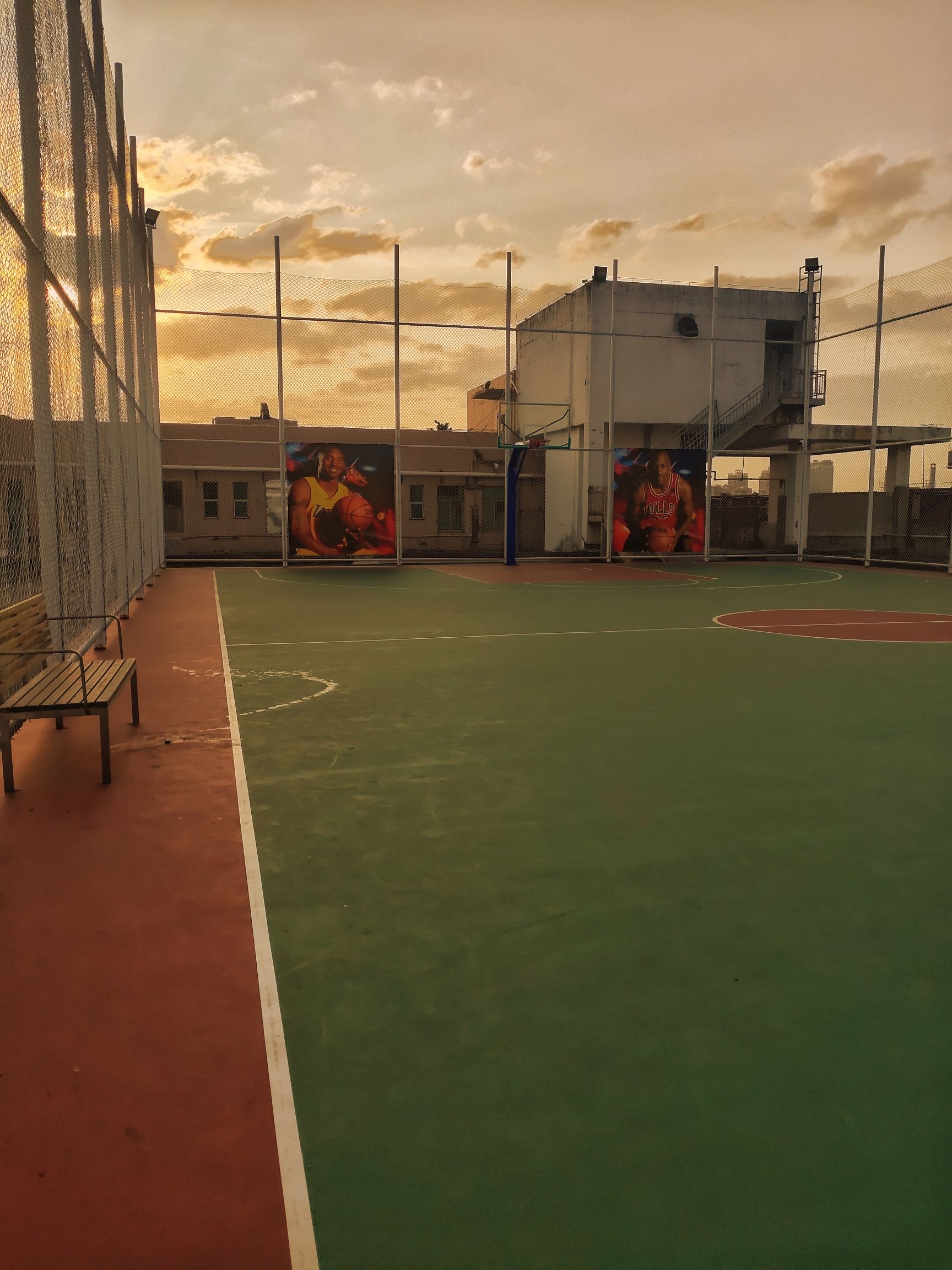 场地封面-西部义乌楼顶篮球场