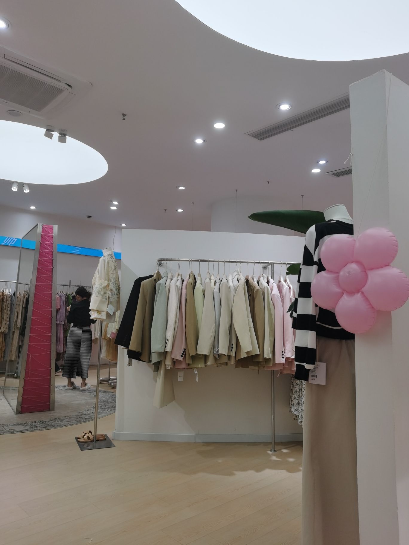 BAIWAN百万女装(万达广场店)