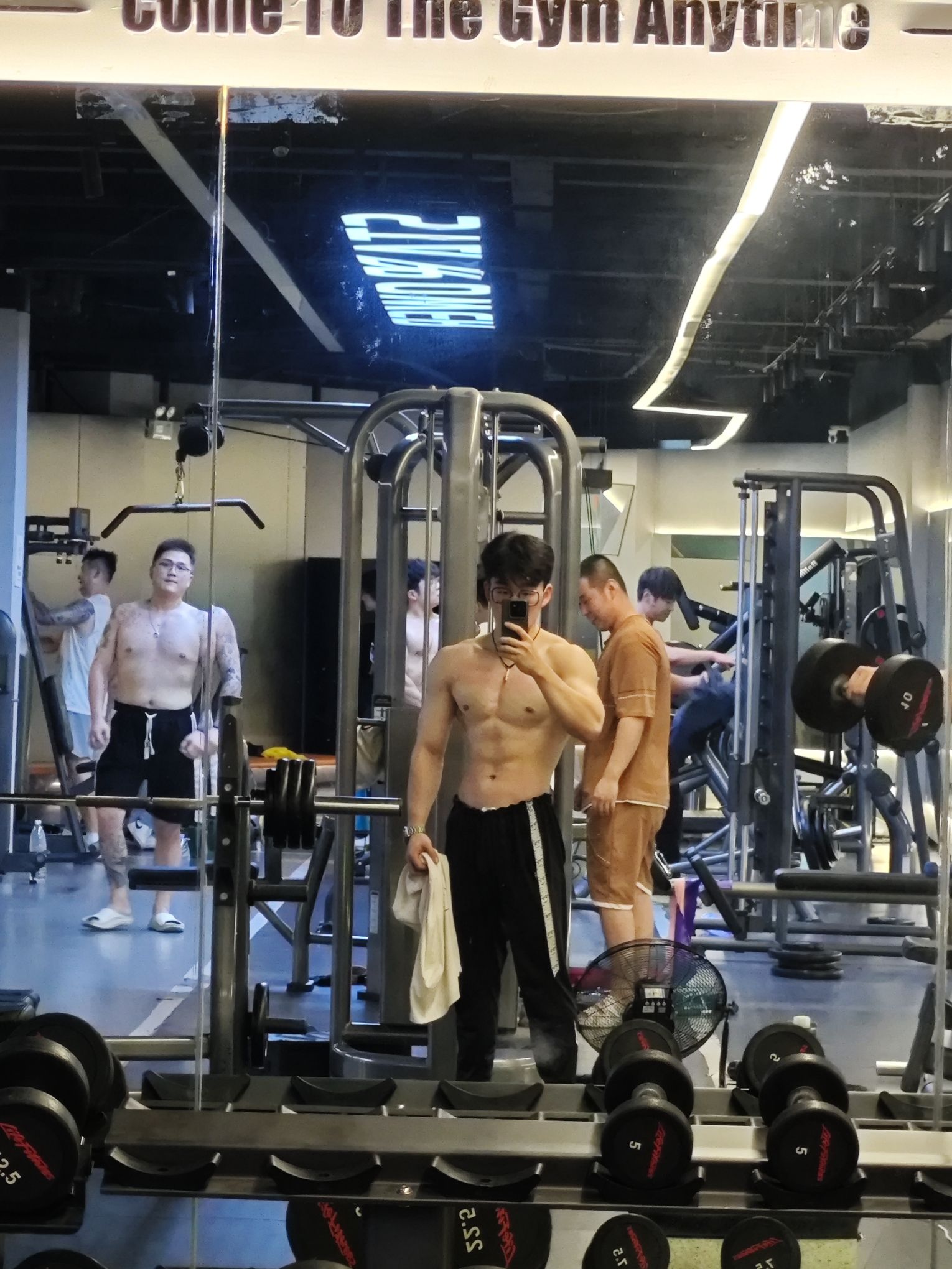 AT24h健身俱乐部