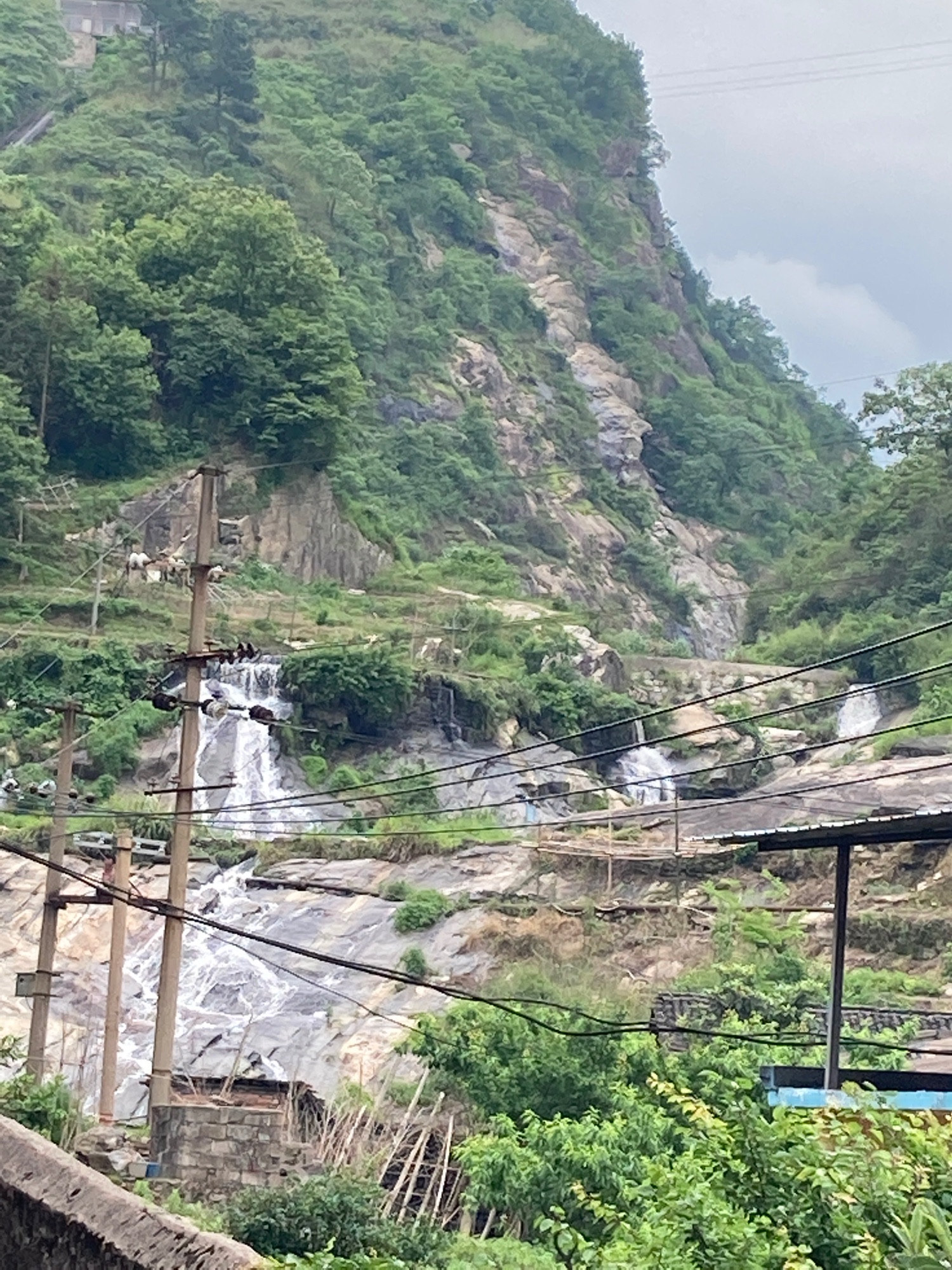 界牌镇龙头河瀑布旅行图片 2