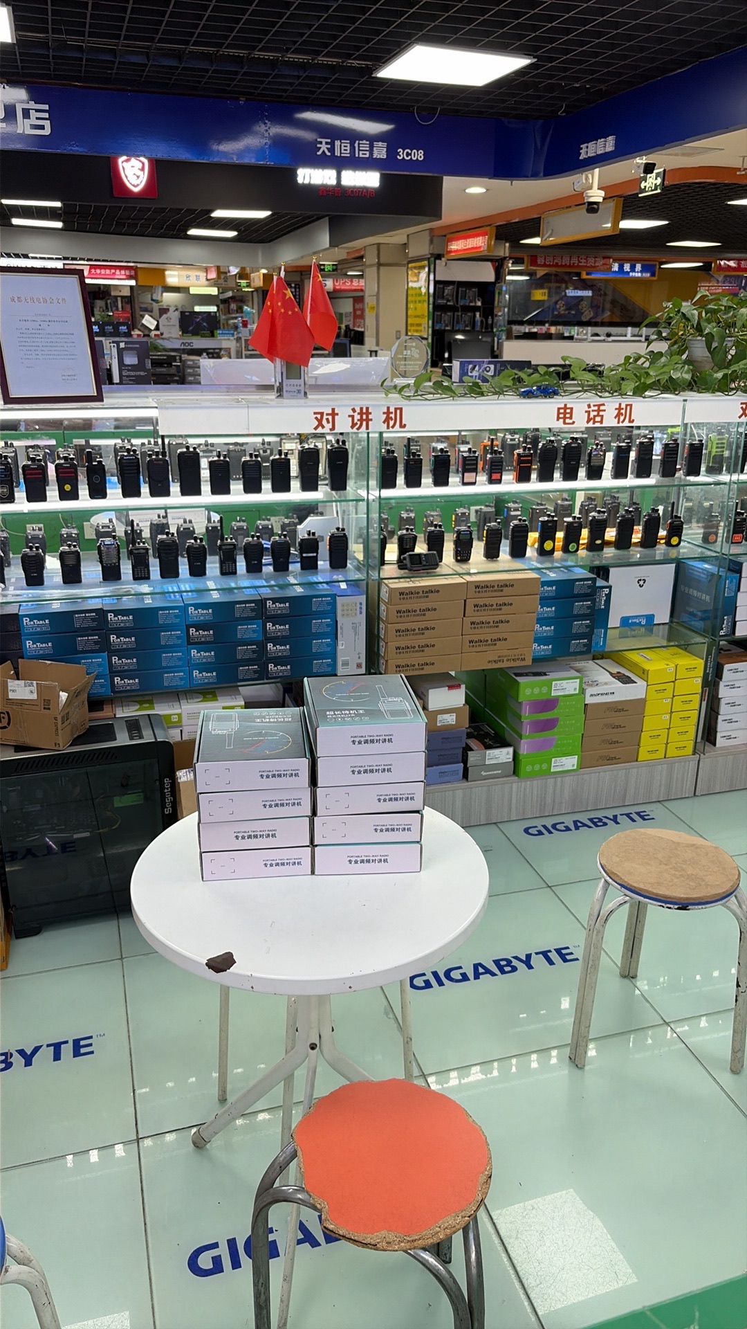 成都添禹顺通(对讲机 卫星电话 执法仪)