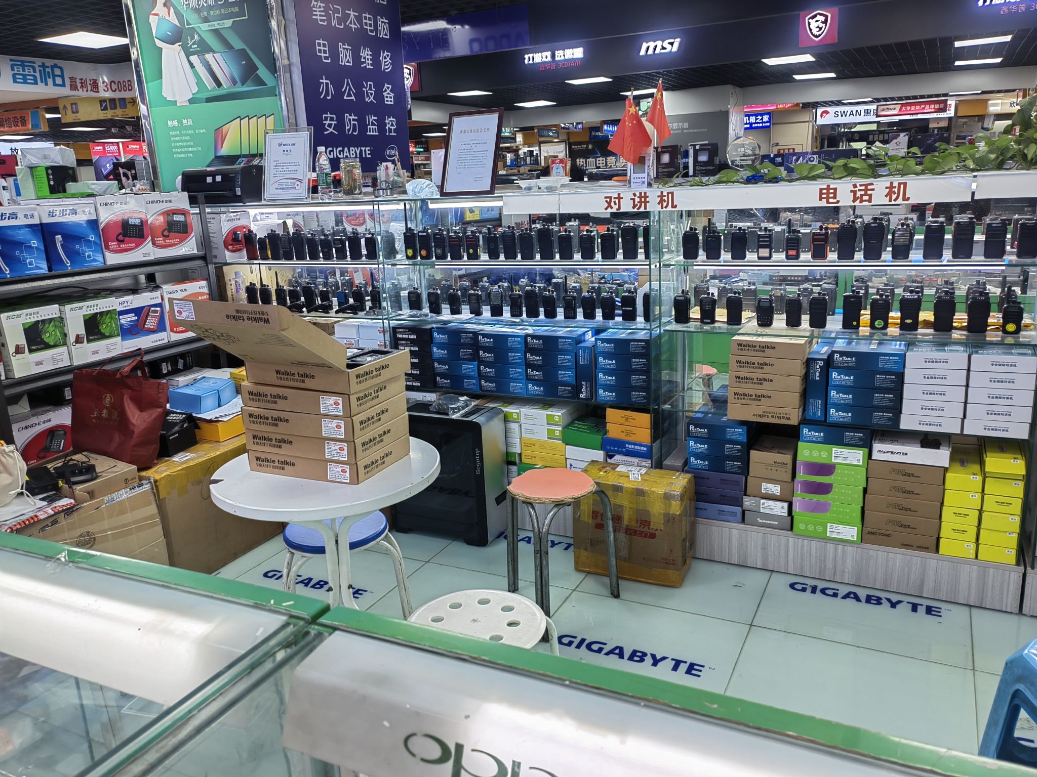 成都添禹顺通(对讲机 卫星电话 执法仪)