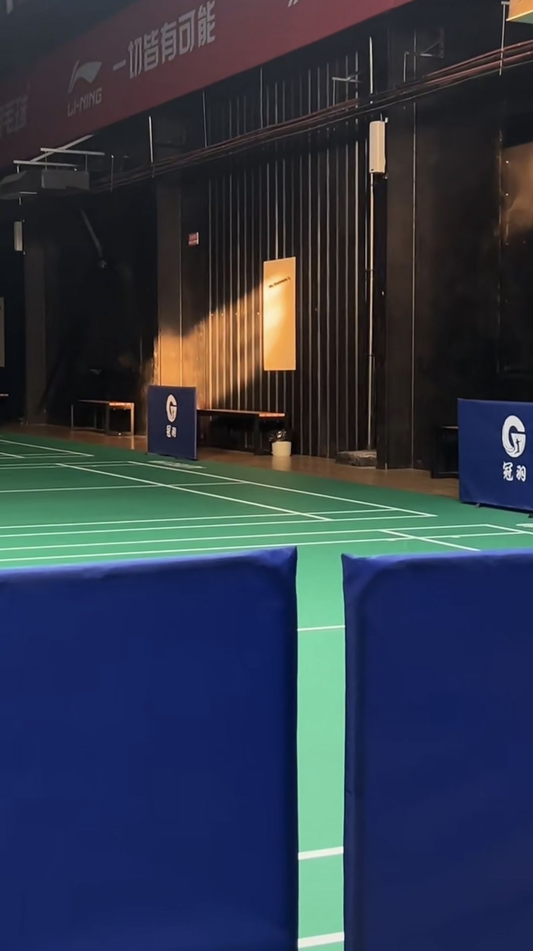 冠羽羽毛球馆