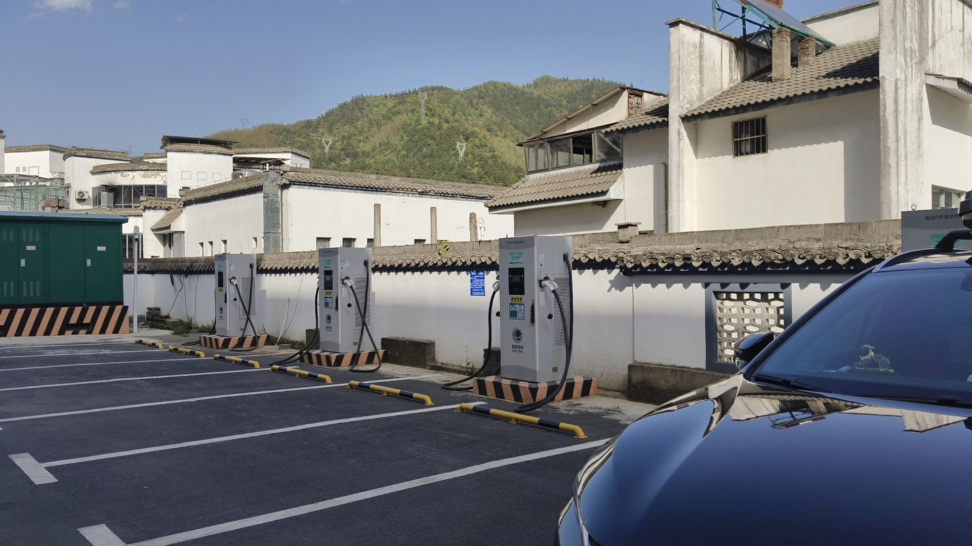 国家电网汽车充电站(安徽省黄山市黄山区汤口镇希尔顿花园酒店停车场充电站)