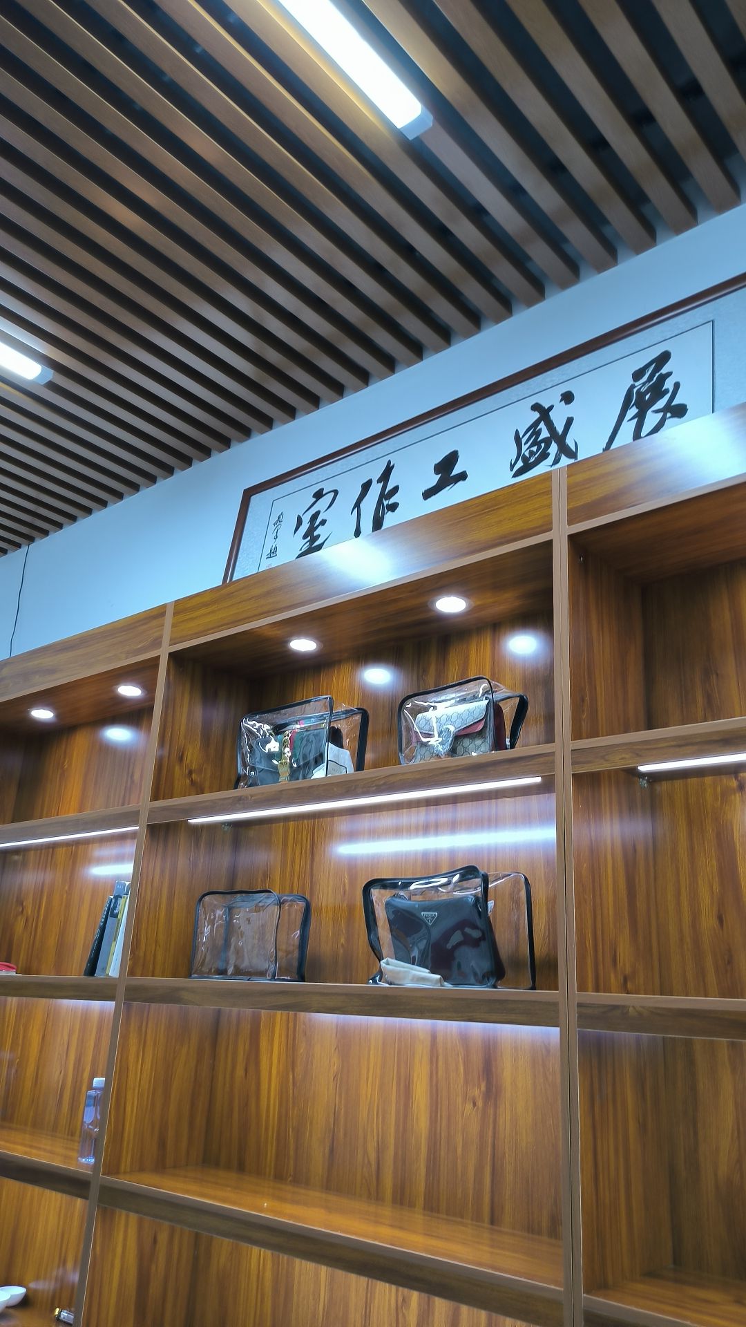 展盛手表箱包黄金钻石回收寄卖