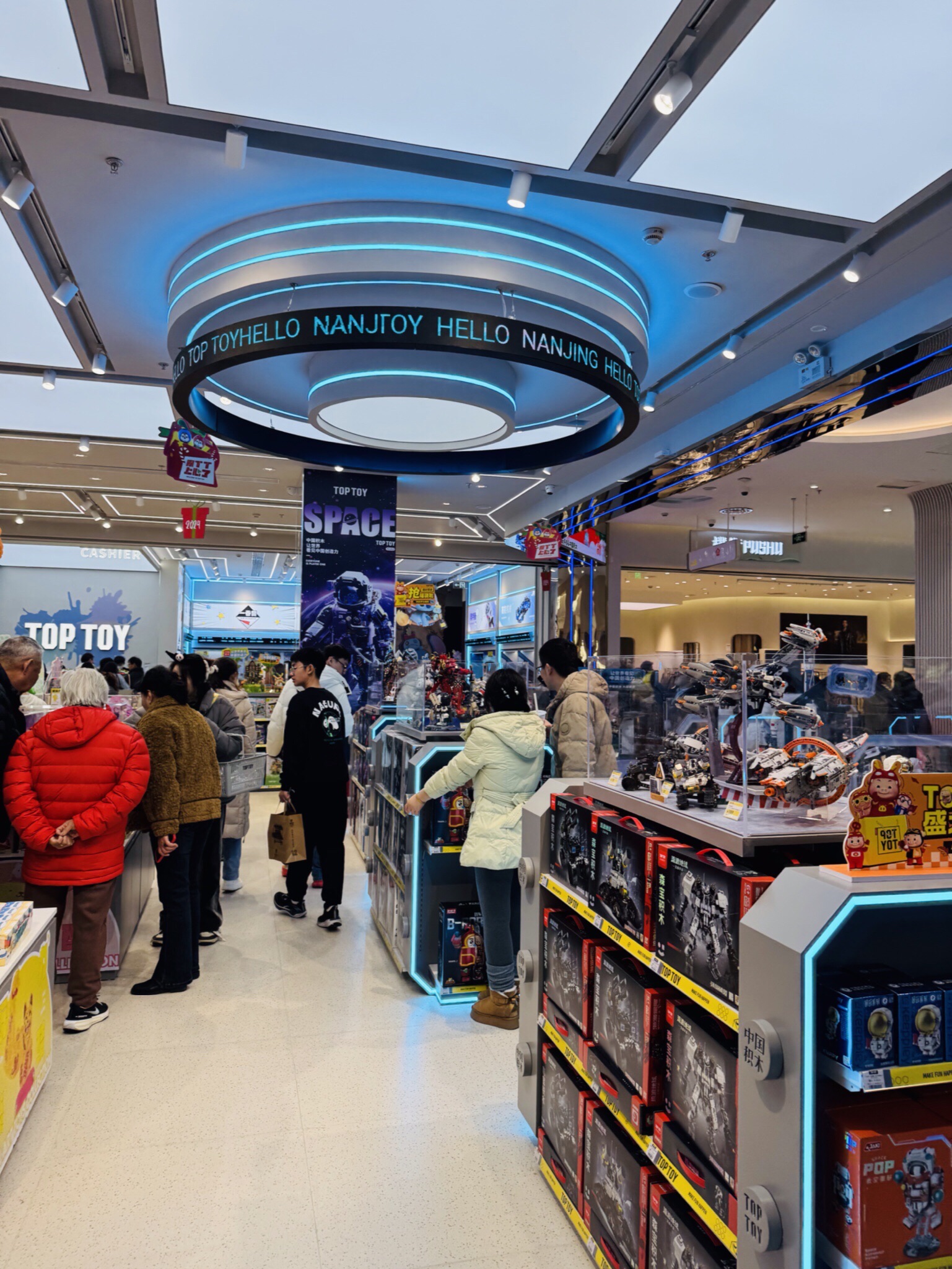 TOP TOY南京江宁金鹰国际购物中心潮玩梦工厂店